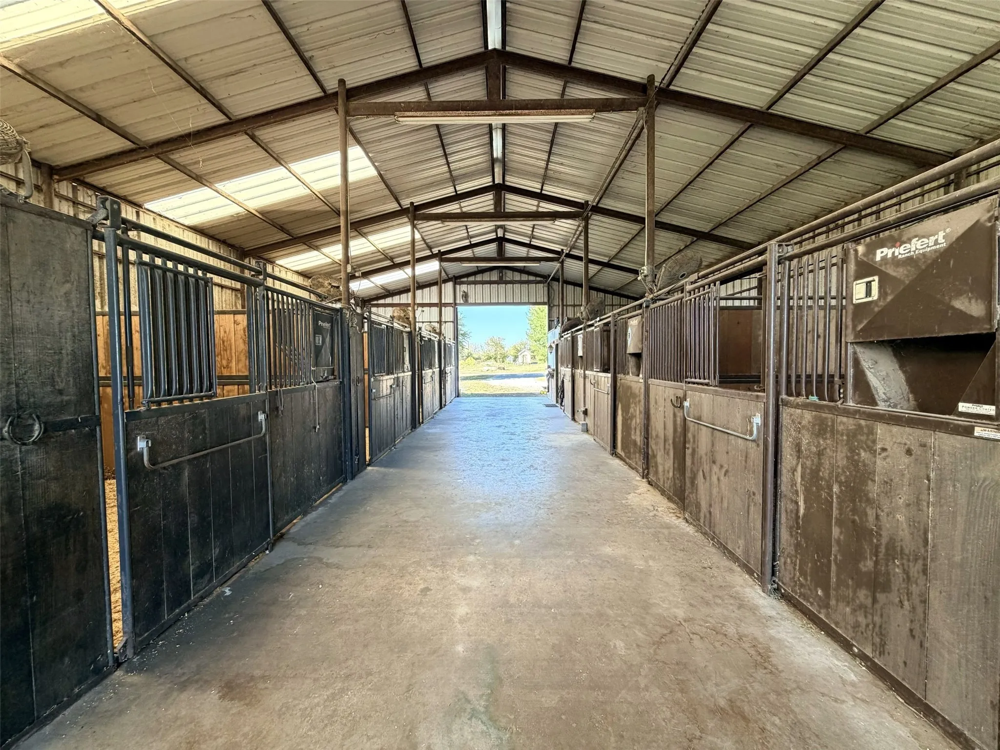 Farm For Sale in Wise County , 12820 N County Line Road, Ponder, Texas 76259, 7 Bedroom, 5 Bathroom, Garage spaces, 5,098 Sqft, built in 1999, mls#21407275, Real Estate Agent in Ponder, Homes For Sale in Wise county, Homes For Sale in Ponder, Realtor in Ponder Texas, Real Estate Brokerage Independent Realty Texas, Luminita Cordes Realtor
