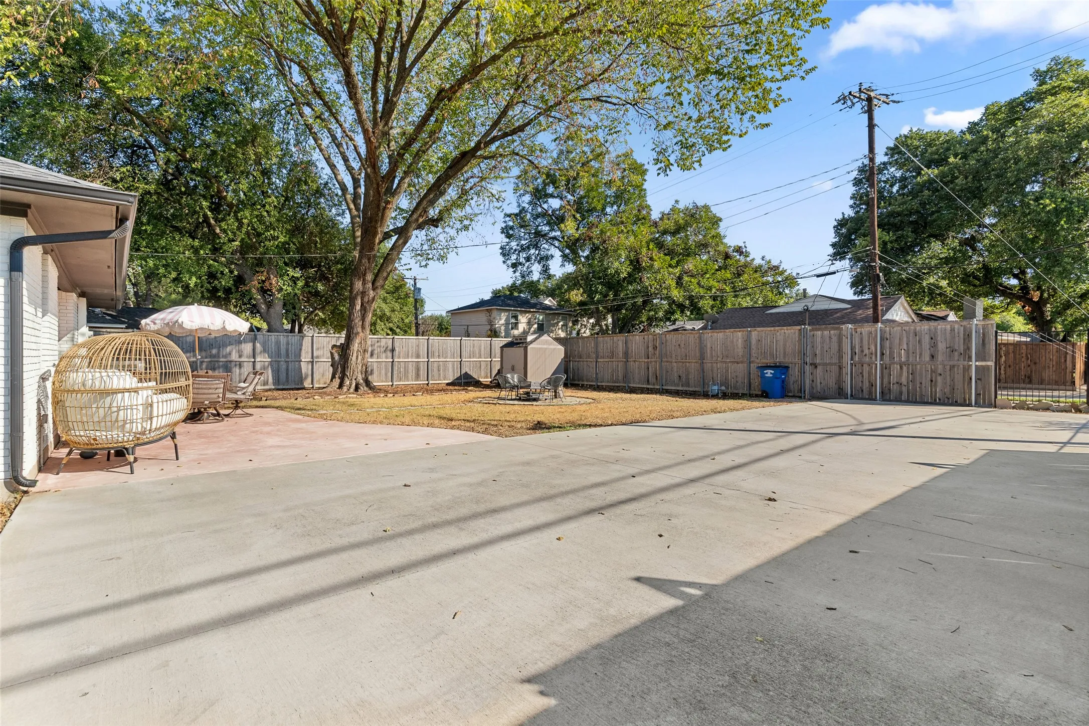 Single Family Residence For Sale in Dallas County , 6404 E Lovers Lane, Dallas, Texas 75214, 3 Bedroom, 2 Bathroom, Garage spaces, 1,513 Sqft, built in 1954, mls#21407845, Real Estate Agent in Dallas, Homes For Sale in Dallas county, Homes For Sale in Dallas, Realtor in Dallas Texas, Real Estate Brokerage Independent Realty Texas, Luminita Cordes Realtor