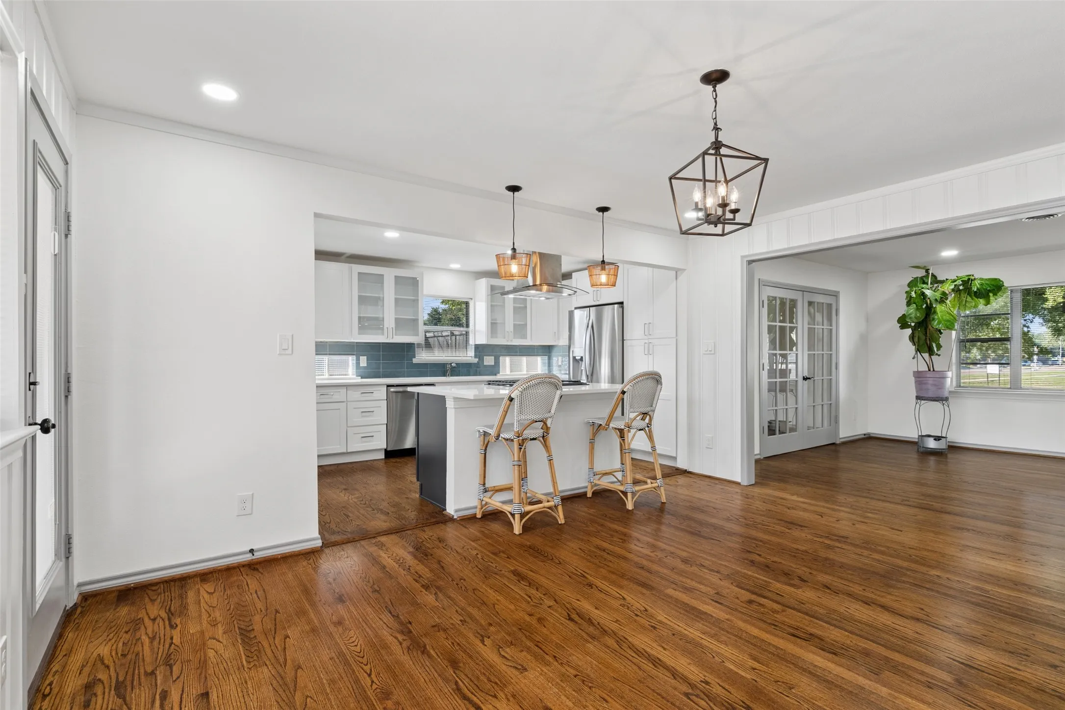 Single Family Residence For Sale in Dallas County , 6404 E Lovers Lane, Dallas, Texas 75214, 3 Bedroom, 2 Bathroom, Garage spaces, 1,513 Sqft, built in 1954, mls#21407845, Real Estate Agent in Dallas, Homes For Sale in Dallas county, Homes For Sale in Dallas, Realtor in Dallas Texas, Real Estate Brokerage Independent Realty Texas, Luminita Cordes Realtor