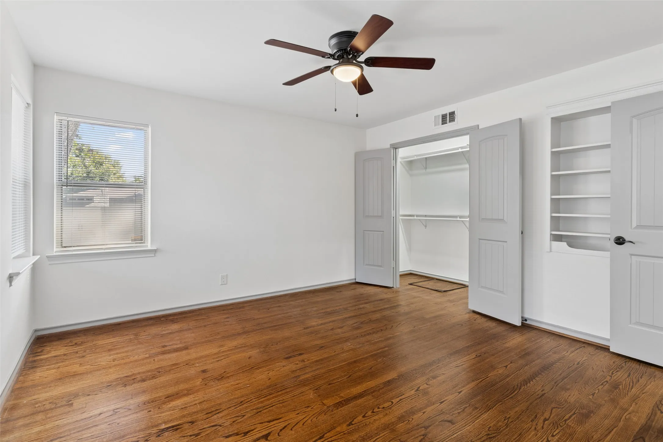 Single Family Residence For Sale in Dallas County , 6404 E Lovers Lane, Dallas, Texas 75214, 3 Bedroom, 2 Bathroom, Garage spaces, 1,513 Sqft, built in 1954, mls#21407845, Real Estate Agent in Dallas, Homes For Sale in Dallas county, Homes For Sale in Dallas, Realtor in Dallas Texas, Real Estate Brokerage Independent Realty Texas, Luminita Cordes Realtor