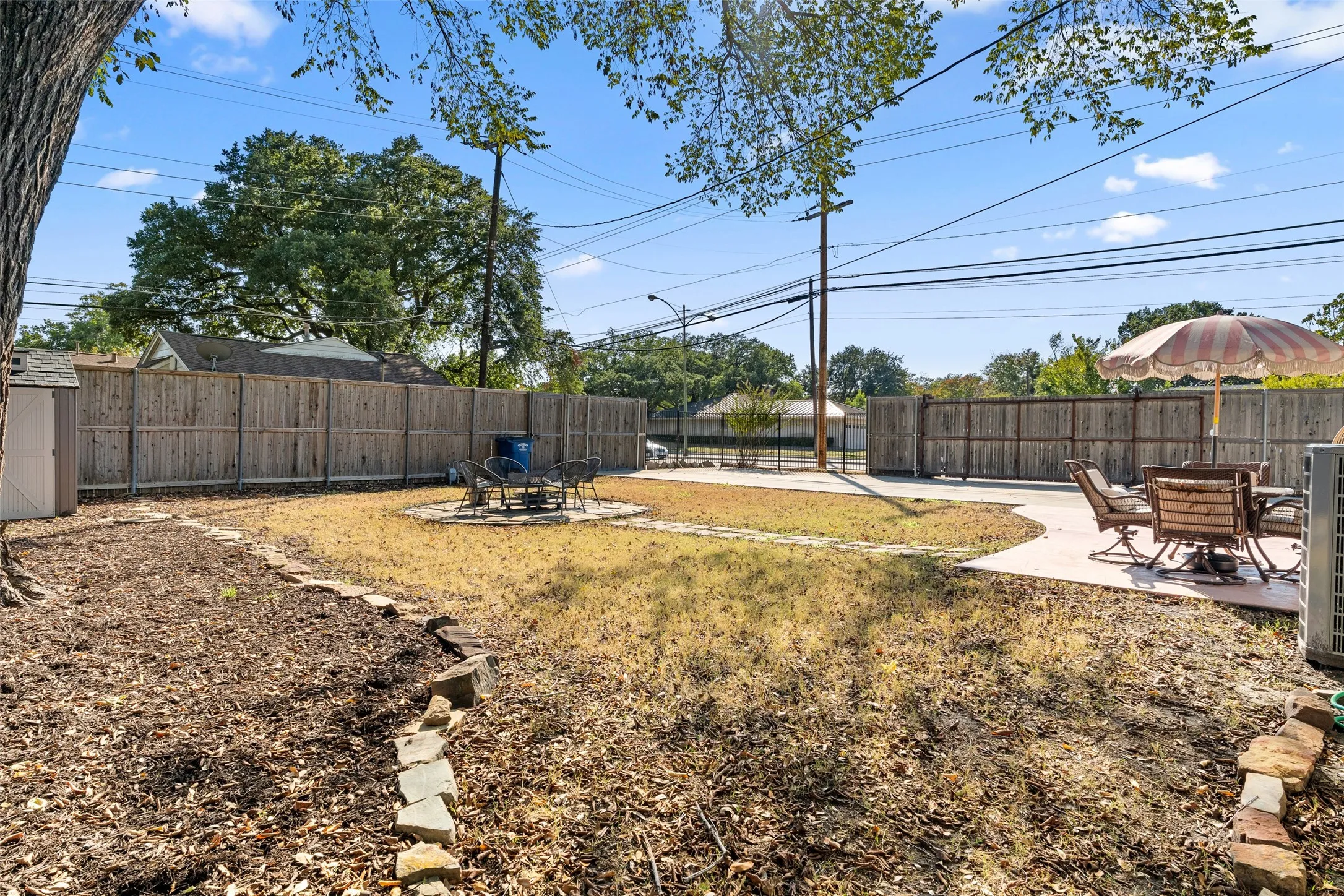Single Family Residence For Sale in Dallas County , 6404 E Lovers Lane, Dallas, Texas 75214, 3 Bedroom, 2 Bathroom, Garage spaces, 1,513 Sqft, built in 1954, mls#21407845, Real Estate Agent in Dallas, Homes For Sale in Dallas county, Homes For Sale in Dallas, Realtor in Dallas Texas, Real Estate Brokerage Independent Realty Texas, Luminita Cordes Realtor