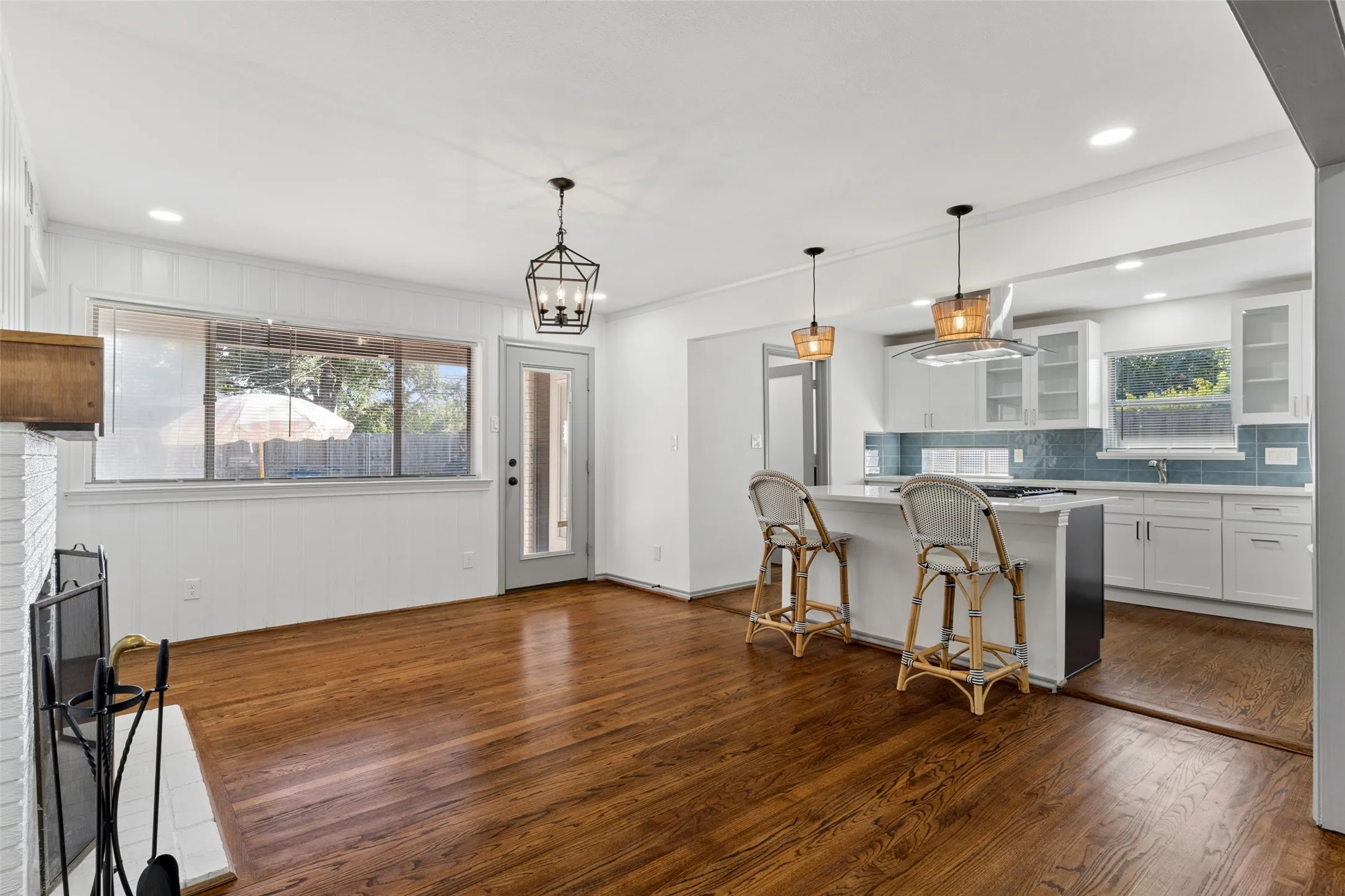 Single Family Residence For Sale in Dallas County , 6404 E Lovers Lane, Dallas, Texas 75214, 3 Bedroom, 2 Bathroom, Garage spaces, 1,513 Sqft, built in 1954, mls#21407845, Real Estate Agent in Dallas, Homes For Sale in Dallas county, Homes For Sale in Dallas, Realtor in Dallas Texas, Real Estate Brokerage Independent Realty Texas, Luminita Cordes Realtor