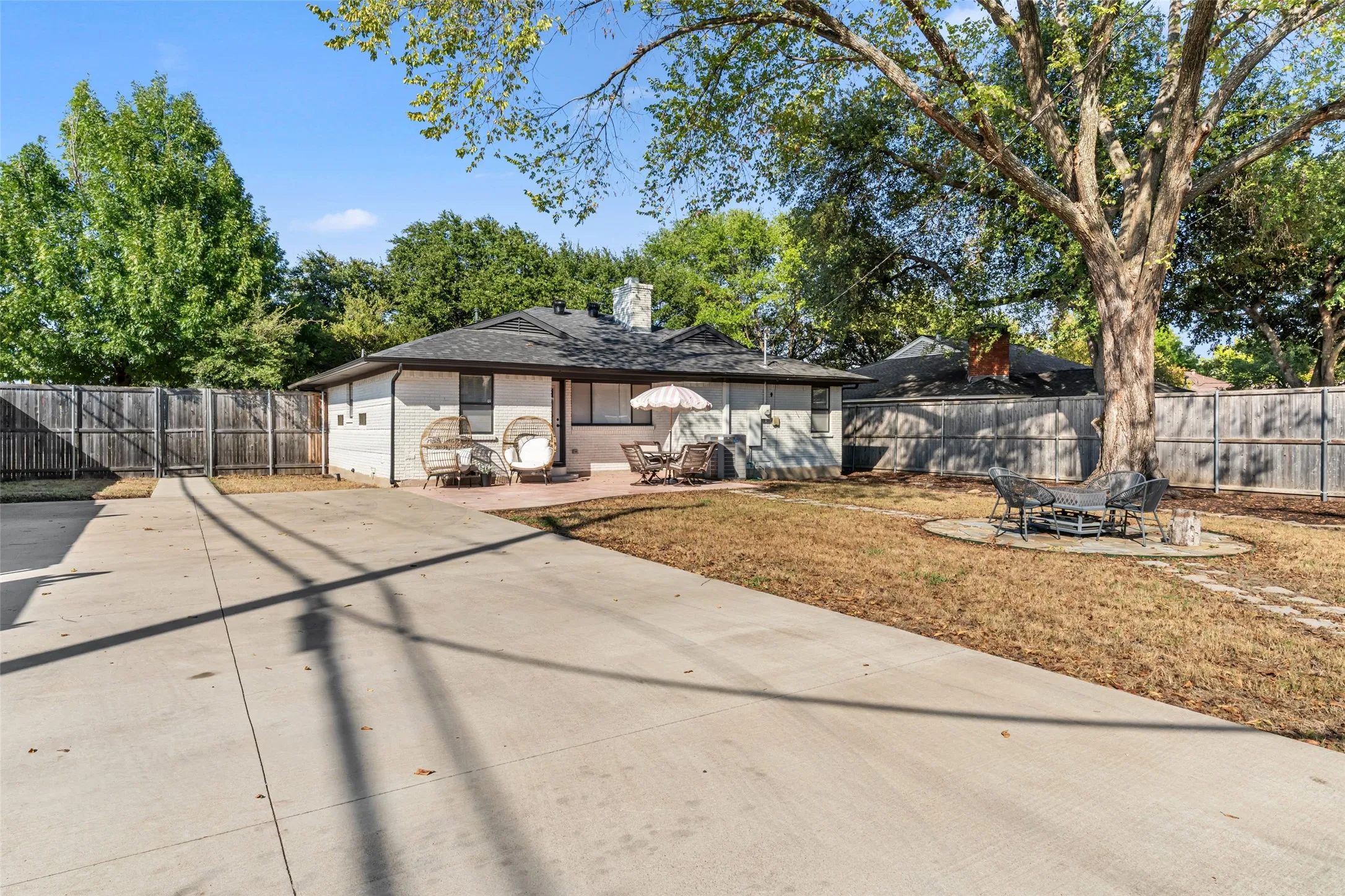 Single Family Residence For Sale in Dallas County , 6404 E Lovers Lane, Dallas, Texas 75214, 3 Bedroom, 2 Bathroom, Garage spaces, 1,513 Sqft, built in 1954, mls#21407845, Real Estate Agent in Dallas, Homes For Sale in Dallas county, Homes For Sale in Dallas, Realtor in Dallas Texas, Real Estate Brokerage Independent Realty Texas, Luminita Cordes Realtor