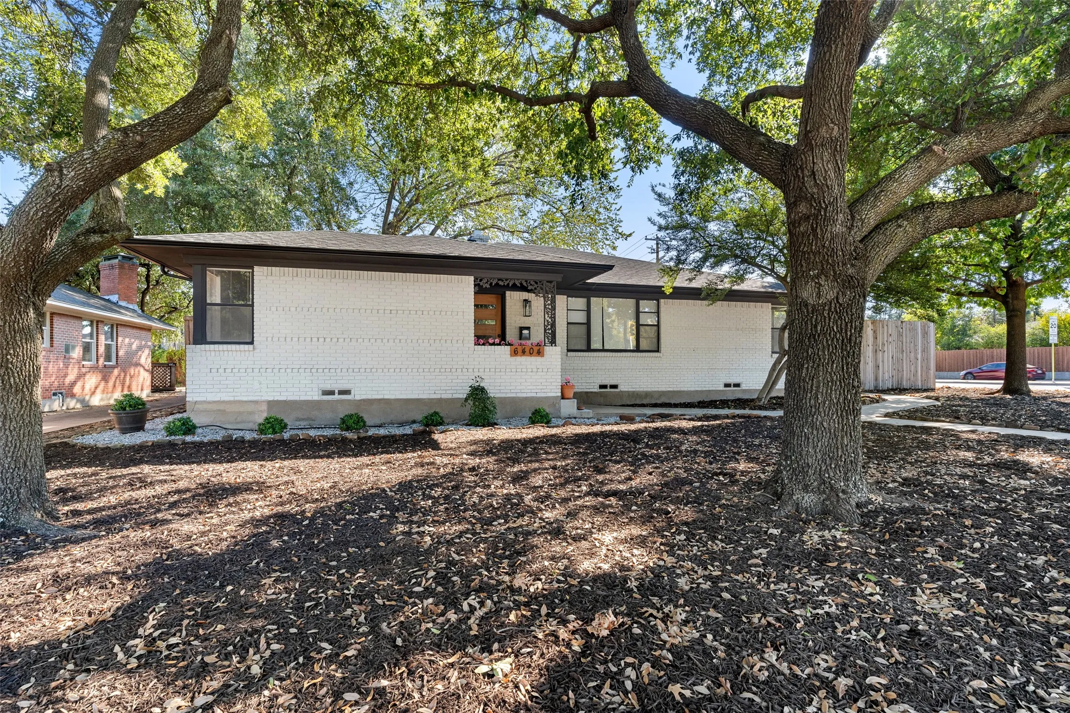 Single Family Residence For Sale in Dallas County , 6404 E Lovers Lane, Dallas, Texas 75214, 3 Bedroom, 2 Bathroom, Garage spaces, 1,513 Sqft, built in 1954, mls#21407845, Real Estate Agent in Dallas, Homes For Sale in Dallas county, Homes For Sale in Dallas, Realtor in Dallas Texas, Real Estate Brokerage Independent Realty Texas, Luminita Cordes Realtor