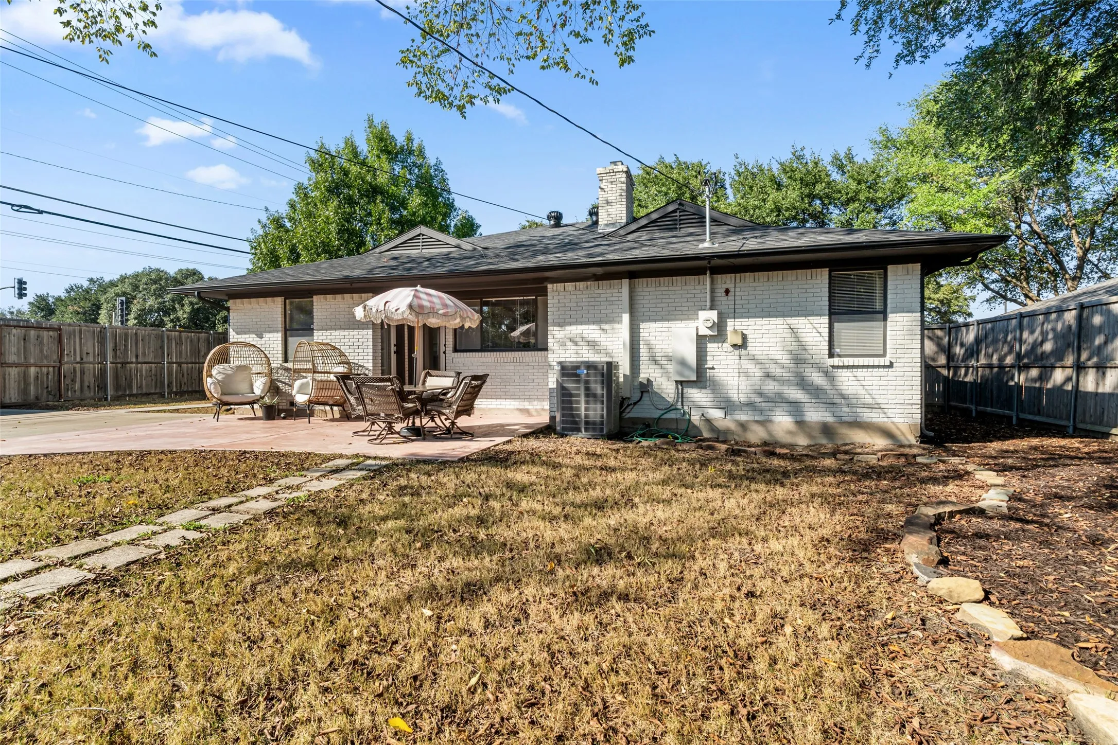 Single Family Residence For Sale in Dallas County , 6404 E Lovers Lane, Dallas, Texas 75214, 3 Bedroom, 2 Bathroom, Garage spaces, 1,513 Sqft, built in 1954, mls#21407845, Real Estate Agent in Dallas, Homes For Sale in Dallas county, Homes For Sale in Dallas, Realtor in Dallas Texas, Real Estate Brokerage Independent Realty Texas, Luminita Cordes Realtor
