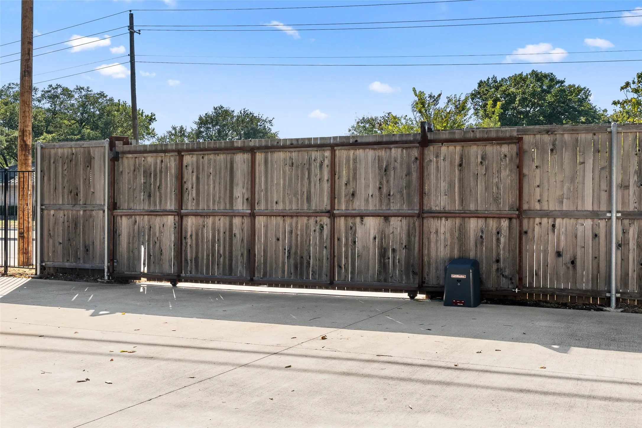 Single Family Residence For Sale in Dallas County , 6404 E Lovers Lane, Dallas, Texas 75214, 3 Bedroom, 2 Bathroom, Garage spaces, 1,513 Sqft, built in 1954, mls#21407845, Real Estate Agent in Dallas, Homes For Sale in Dallas county, Homes For Sale in Dallas, Realtor in Dallas Texas, Real Estate Brokerage Independent Realty Texas, Luminita Cordes Realtor