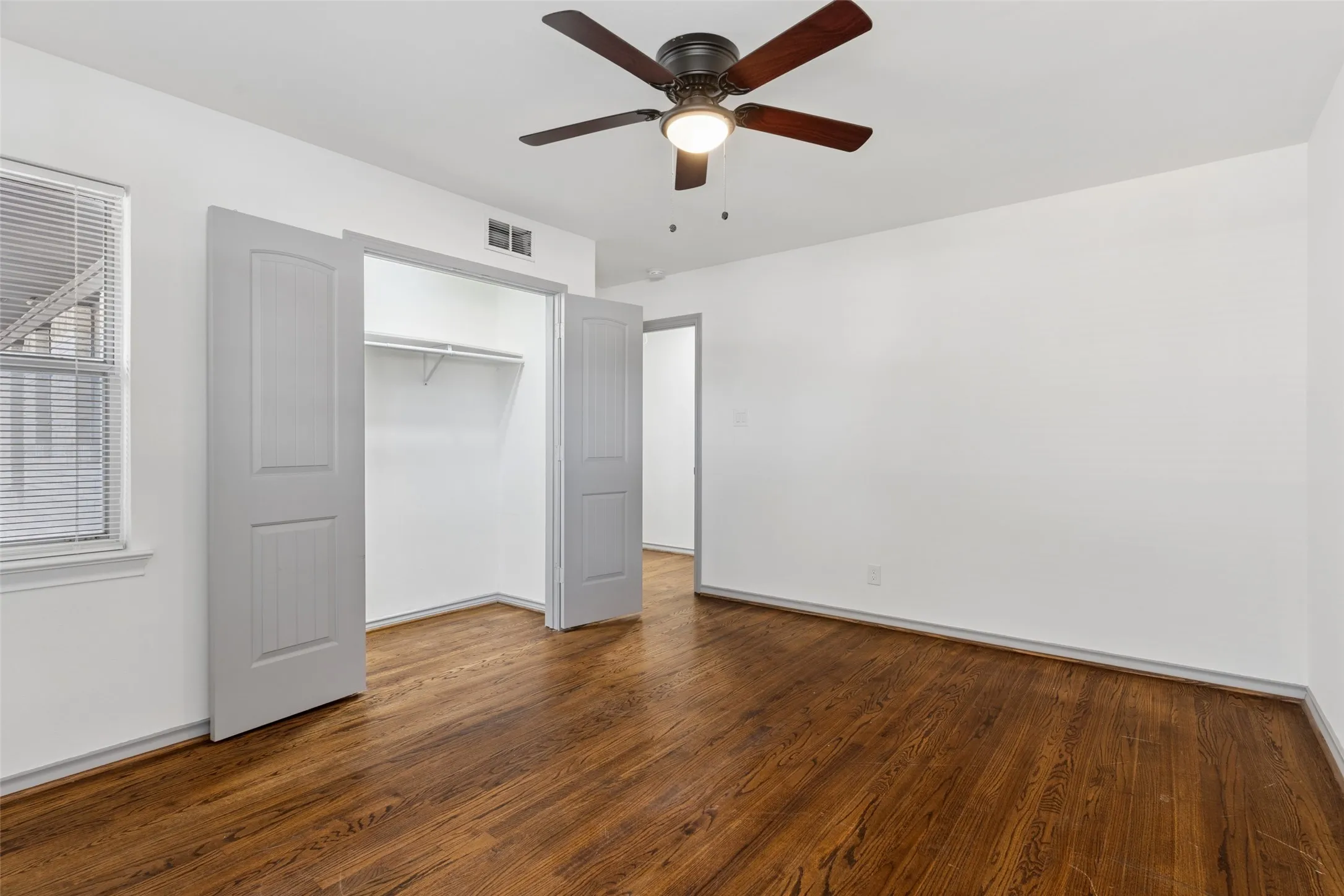 Single Family Residence For Sale in Dallas County , 6404 E Lovers Lane, Dallas, Texas 75214, 3 Bedroom, 2 Bathroom, Garage spaces, 1,513 Sqft, built in 1954, mls#21407845, Real Estate Agent in Dallas, Homes For Sale in Dallas county, Homes For Sale in Dallas, Realtor in Dallas Texas, Real Estate Brokerage Independent Realty Texas, Luminita Cordes Realtor