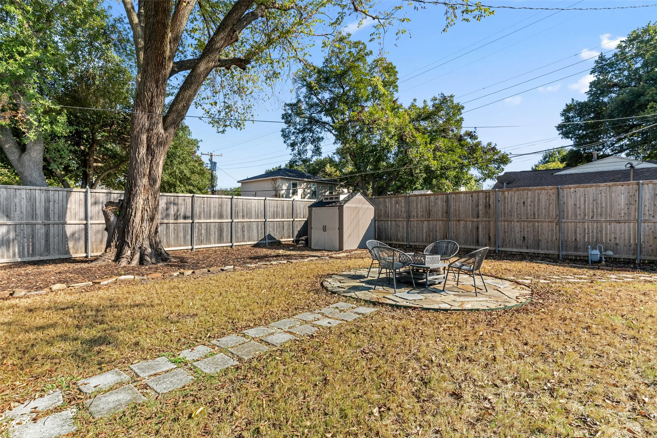Single Family Residence For Sale in Dallas County , 6404 E Lovers Lane, Dallas, Texas 75214, 3 Bedroom, 2 Bathroom, Garage spaces, 1,513 Sqft, built in 1954, mls#21407845, Real Estate Agent in Dallas, Homes For Sale in Dallas county, Homes For Sale in Dallas, Realtor in Dallas Texas, Real Estate Brokerage Independent Realty Texas, Luminita Cordes Realtor