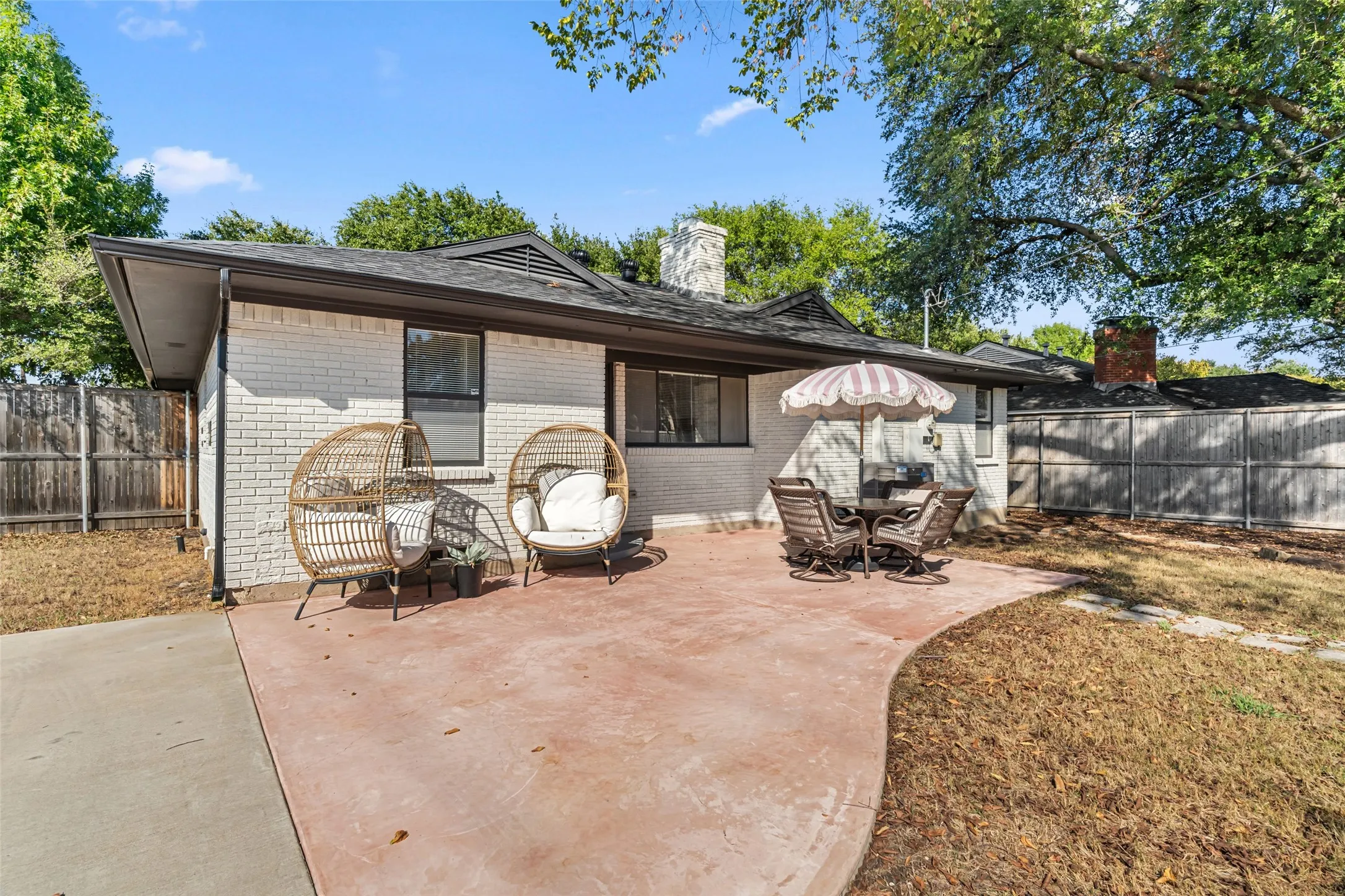 Single Family Residence For Sale in Dallas County , 6404 E Lovers Lane, Dallas, Texas 75214, 3 Bedroom, 2 Bathroom, Garage spaces, 1,513 Sqft, built in 1954, mls#21407845, Real Estate Agent in Dallas, Homes For Sale in Dallas county, Homes For Sale in Dallas, Realtor in Dallas Texas, Real Estate Brokerage Independent Realty Texas, Luminita Cordes Realtor