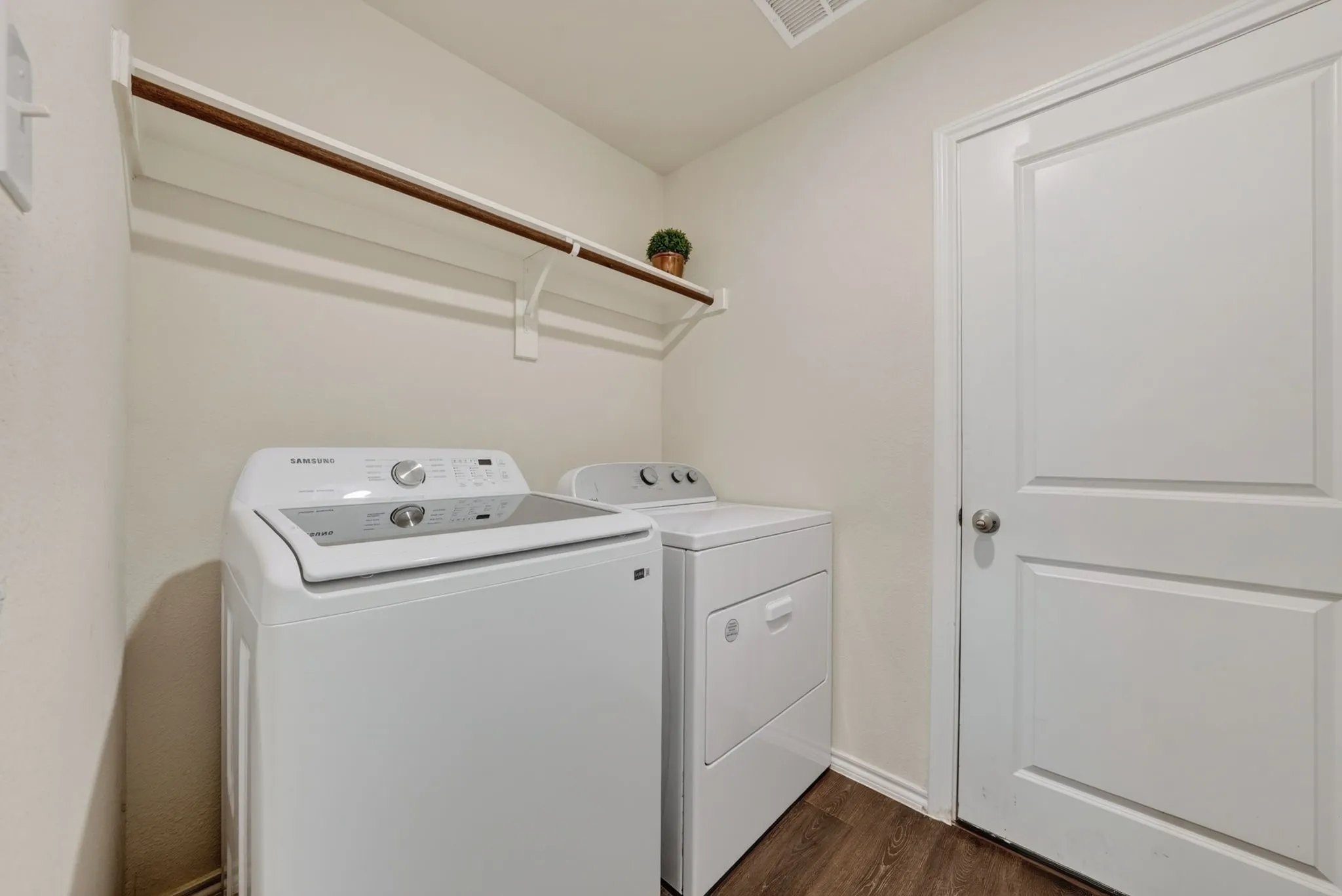 Single Family Residence For Sale in Collin County , 706 Heirloom Lane, Royse City, Texas 75189, 3 Bedroom, 2 Bathroom, 2 Garage spaces, 1,450 Sqft, built in 2021, mls#21408376, Real Estate Agent in Royse City, Homes For Sale in Collin county, Homes For Sale in Royse City, Realtor in Royse City Texas, Real Estate Brokerage Independent Realty Texas, Luminita Cordes Realtor