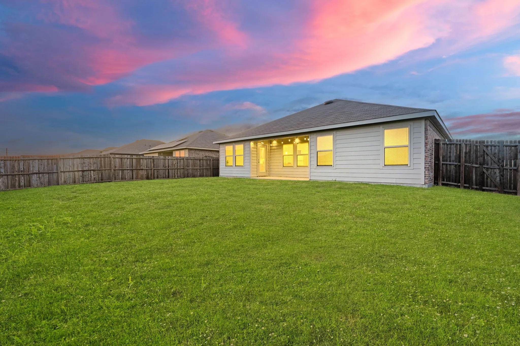Single Family Residence For Sale in Collin County , 706 Heirloom Lane, Royse City, Texas 75189, 3 Bedroom, 2 Bathroom, 2 Garage spaces, 1,450 Sqft, built in 2021, mls#21408376, Real Estate Agent in Royse City, Homes For Sale in Collin county, Homes For Sale in Royse City, Realtor in Royse City Texas, Real Estate Brokerage Independent Realty Texas, Luminita Cordes Realtor