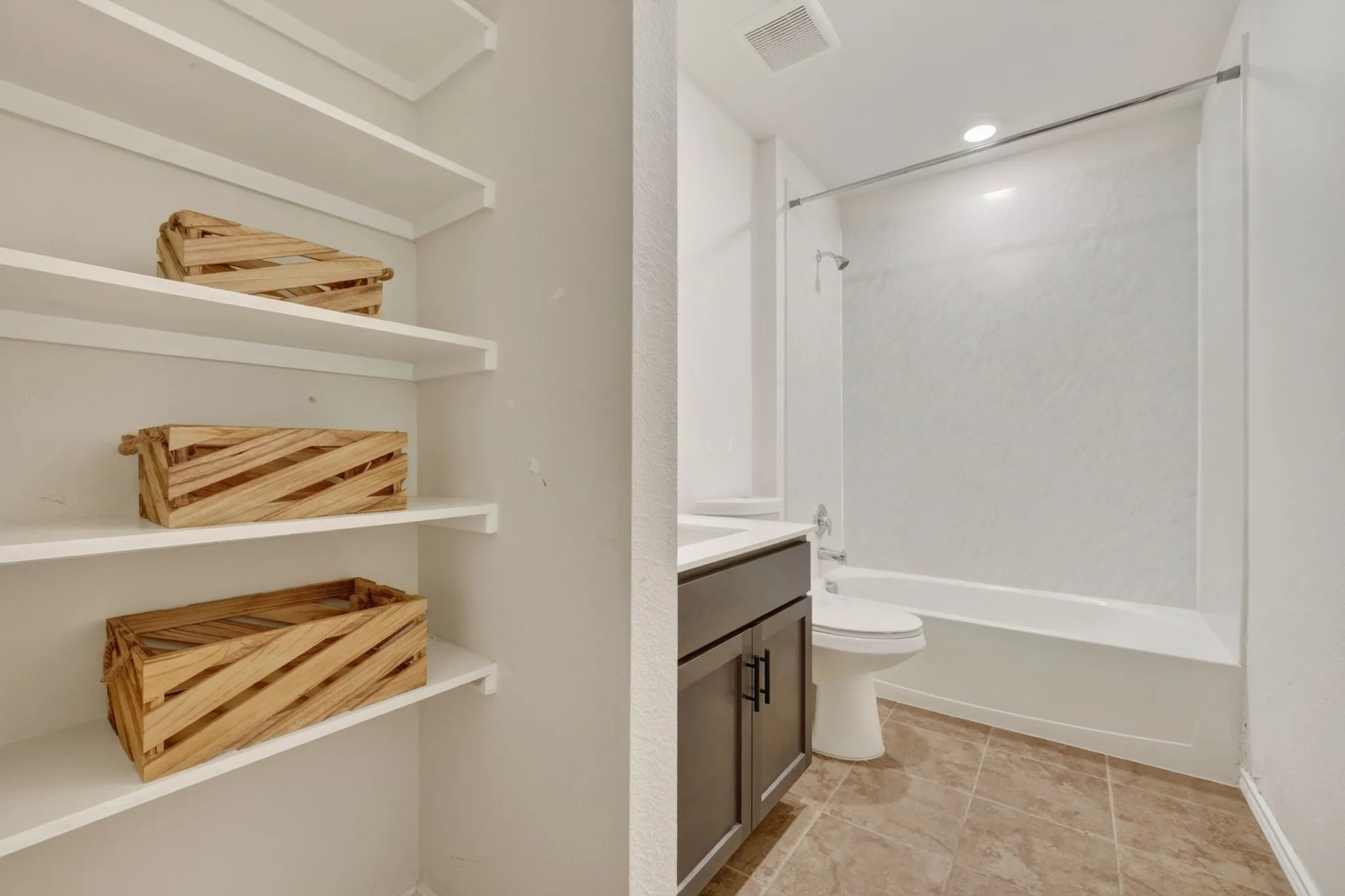 Single Family Residence For Sale in Collin County , 706 Heirloom Lane, Royse City, Texas 75189, 3 Bedroom, 2 Bathroom, 2 Garage spaces, 1,450 Sqft, built in 2021, mls#21408376, Real Estate Agent in Royse City, Homes For Sale in Collin county, Homes For Sale in Royse City, Realtor in Royse City Texas, Real Estate Brokerage Independent Realty Texas, Luminita Cordes Realtor