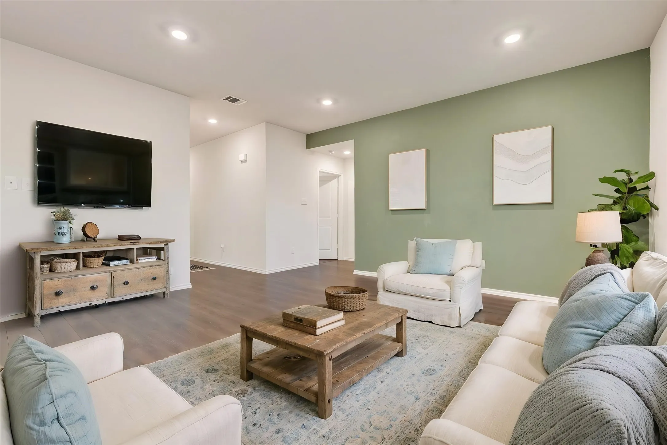 Single Family Residence For Sale in Collin County , 706 Heirloom Lane, Royse City, Texas 75189, 3 Bedroom, 2 Bathroom, 2 Garage spaces, 1,450 Sqft, built in 2021, mls#21408376, Real Estate Agent in Royse City, Homes For Sale in Collin county, Homes For Sale in Royse City, Realtor in Royse City Texas, Real Estate Brokerage Independent Realty Texas, Luminita Cordes Realtor