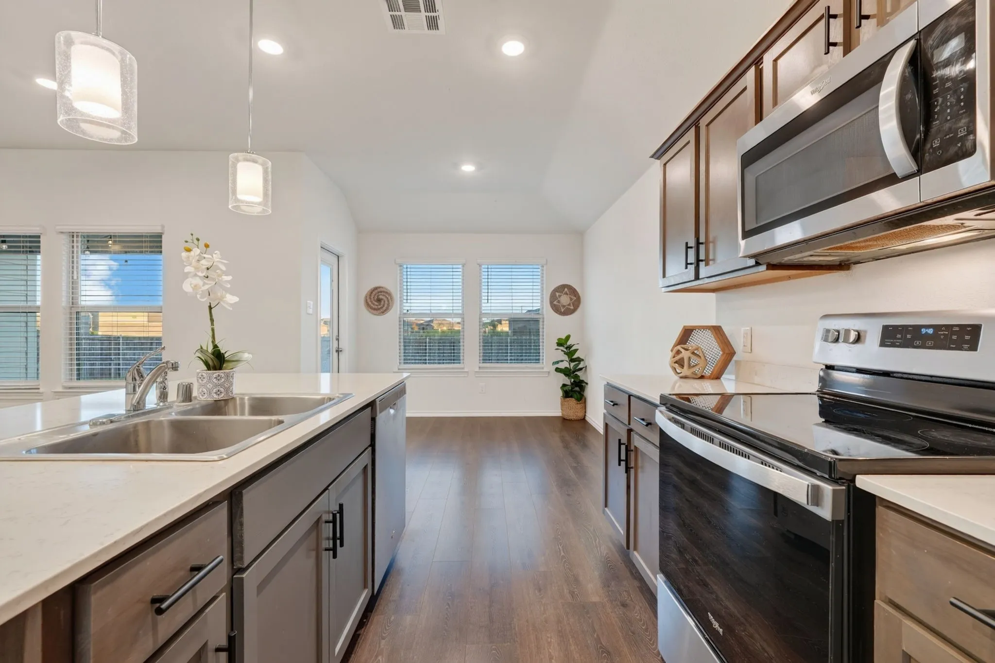 Single Family Residence For Sale in Collin County , 706 Heirloom Lane, Royse City, Texas 75189, 3 Bedroom, 2 Bathroom, 2 Garage spaces, 1,450 Sqft, built in 2021, mls#21408376, Real Estate Agent in Royse City, Homes For Sale in Collin county, Homes For Sale in Royse City, Realtor in Royse City Texas, Real Estate Brokerage Independent Realty Texas, Luminita Cordes Realtor