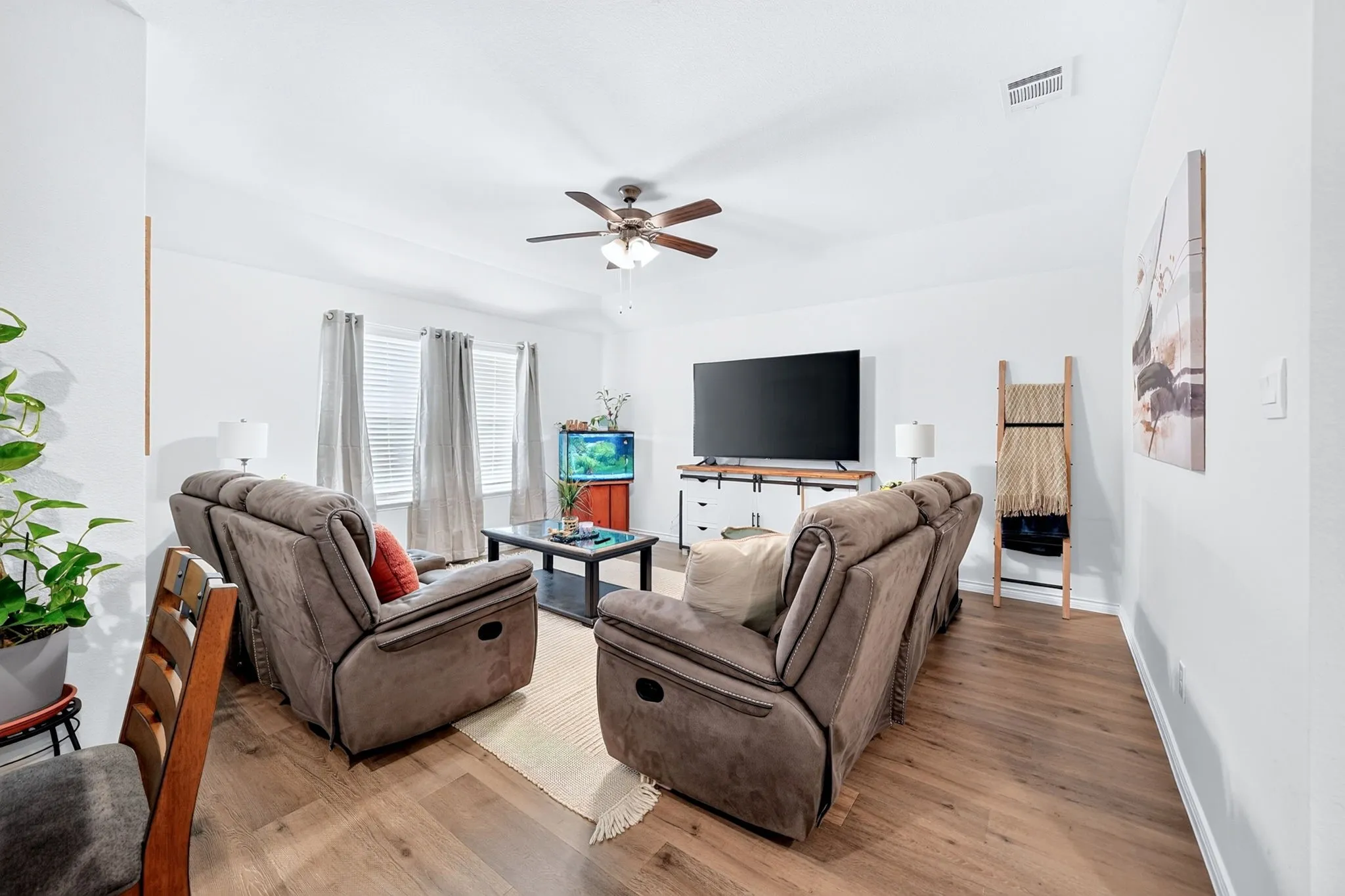 Single Family Residence For Sale in Collin County , 1415 Blossom Court Drive, Princeton, Texas 75407, 3 Bedroom, 2 Bathroom, 2 Garage spaces, 1,633 Sqft, built in 2023, mls#21386897, Real Estate Agent in Princeton, Homes For Sale in Collin county, Homes For Sale in Princeton, Realtor in Princeton Texas, Real Estate Brokerage Independent Realty Texas, Luminita Cordes Realtor