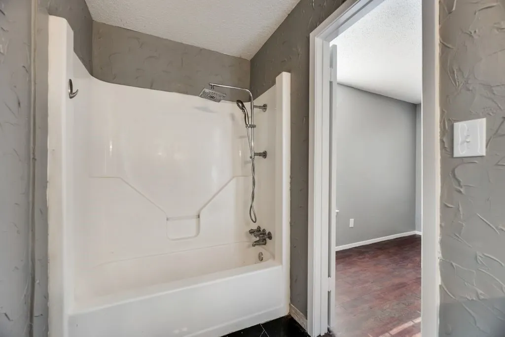 Duplex For Rent in Dallas County , 5504 Columbia Avenue, Dallas, Texas 75214, 2 Bedroom, 2 Bathroom, 1 Garage spaces, 1,155 Sqft, built in 1983, mls#21407560, Real Estate Agent in Dallas, Homes For Rent in Dallas county, Homes For Rent in Dallas, Realtor in Dallas Texas, Real Estate Brokerage Independent Realty Texas, Luminita Cordes Realtor