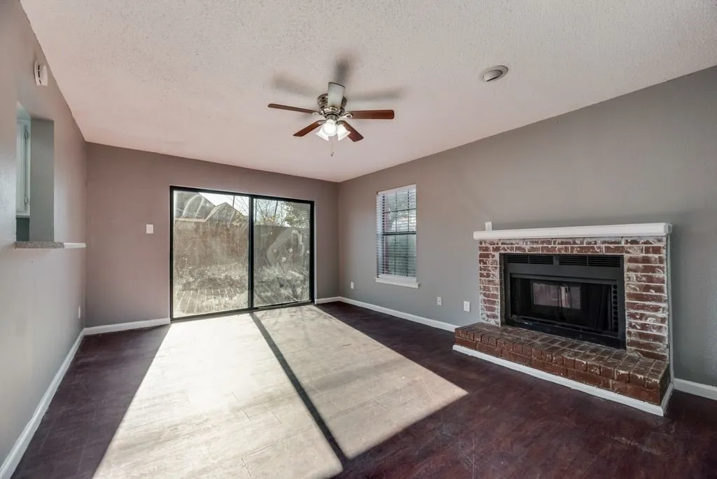 Duplex For Rent in Dallas County , 5504 Columbia Avenue, Dallas, Texas 75214, 2 Bedroom, 2 Bathroom, 1 Garage spaces, 1,155 Sqft, built in 1983, mls#21407560, Real Estate Agent in Dallas, Homes For Rent in Dallas county, Homes For Rent in Dallas, Realtor in Dallas Texas, Real Estate Brokerage Independent Realty Texas, Luminita Cordes Realtor