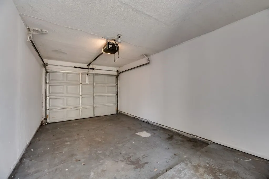 Duplex For Rent in Dallas County , 5504 Columbia Avenue, Dallas, Texas 75214, 2 Bedroom, 2 Bathroom, 1 Garage spaces, 1,155 Sqft, built in 1983, mls#21407560, Real Estate Agent in Dallas, Homes For Rent in Dallas county, Homes For Rent in Dallas, Realtor in Dallas Texas, Real Estate Brokerage Independent Realty Texas, Luminita Cordes Realtor