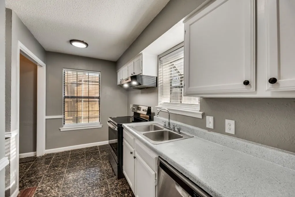 Duplex For Rent in Dallas County , 5504 Columbia Avenue, Dallas, Texas 75214, 2 Bedroom, 2 Bathroom, 1 Garage spaces, 1,155 Sqft, built in 1983, mls#21407560, Real Estate Agent in Dallas, Homes For Rent in Dallas county, Homes For Rent in Dallas, Realtor in Dallas Texas, Real Estate Brokerage Independent Realty Texas, Luminita Cordes Realtor