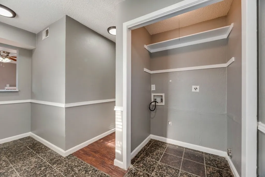 Duplex For Rent in Dallas County , 5504 Columbia Avenue, Dallas, Texas 75214, 2 Bedroom, 2 Bathroom, 1 Garage spaces, 1,155 Sqft, built in 1983, mls#21407560, Real Estate Agent in Dallas, Homes For Rent in Dallas county, Homes For Rent in Dallas, Realtor in Dallas Texas, Real Estate Brokerage Independent Realty Texas, Luminita Cordes Realtor