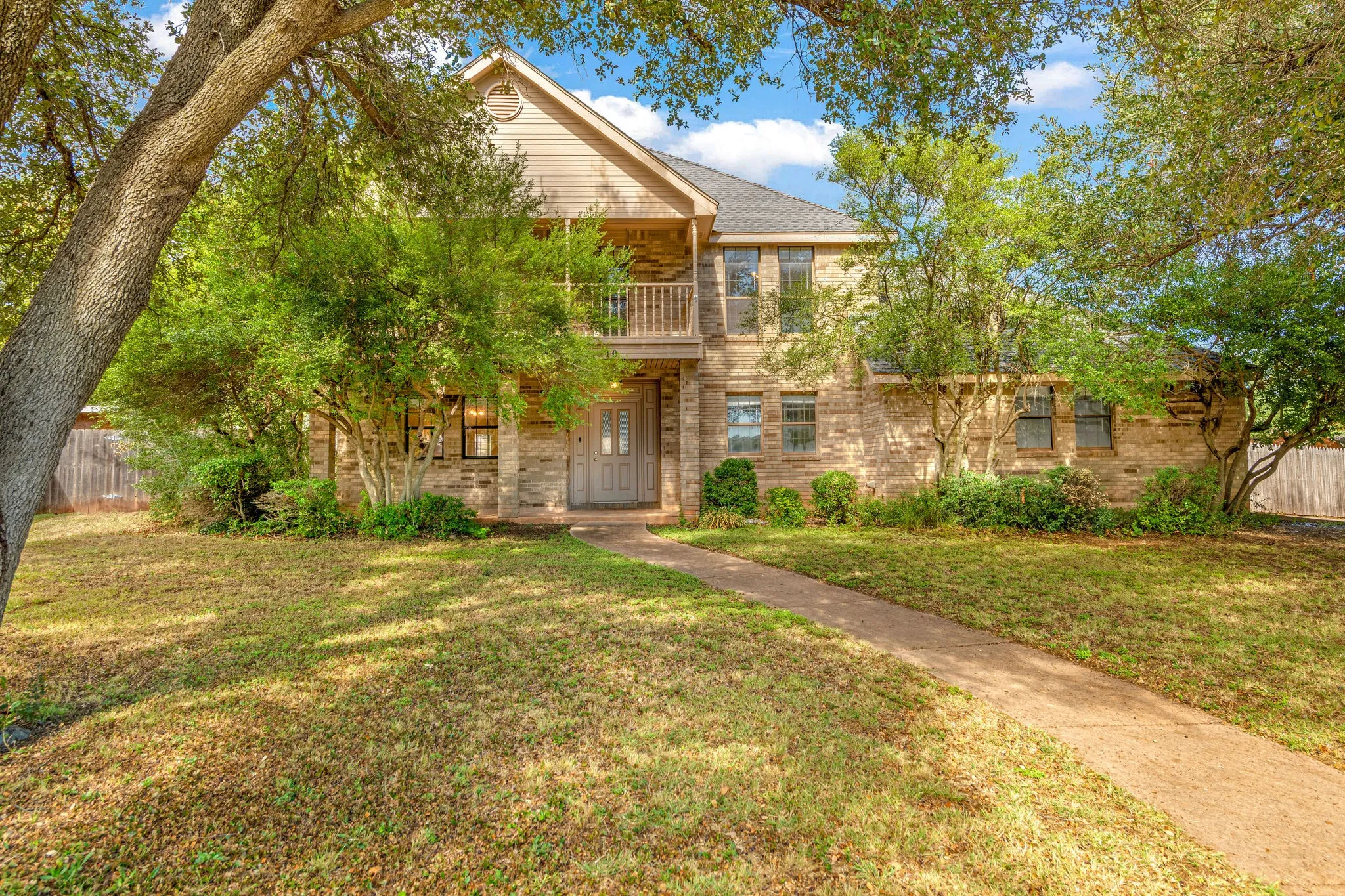 Single Family Residence For Sale in Taylor County , 10 Lost Tree, Abilene, Texas 79606, 4 Bedroom, 3 Bathroom, 2 Garage spaces, 2,202 Sqft, built in 1989, mls#21405300, Real Estate Agent in Abilene, Homes For Sale in Taylor county, Homes For Sale in Abilene, Realtor in Abilene Texas, Real Estate Brokerage Independent Realty Texas, Luminita Cordes Realtor