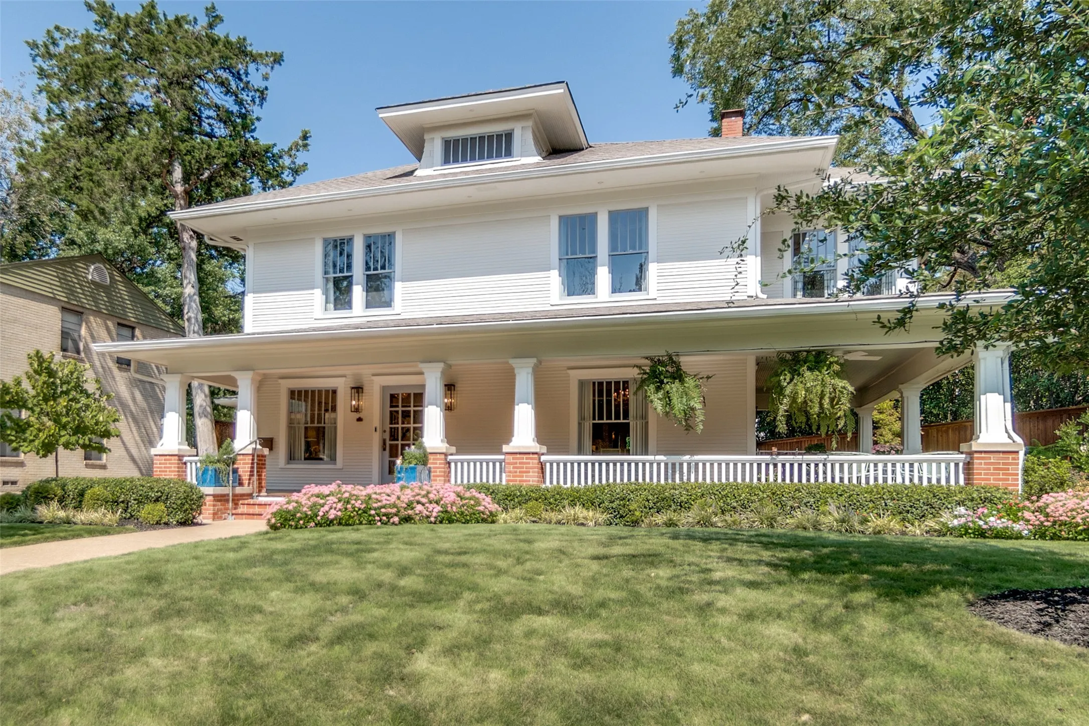 Single Family Residence For Sale in Dallas County , 5507 Bryan Street, Dallas, Texas 75206, 3 Bedroom, 4 Bathroom, 2 Garage spaces, 4,025 Sqft, built in 1915, mls#21408382, Real Estate Agent in Dallas, Homes For Sale in Dallas county, Homes For Sale in Dallas, Realtor in Dallas Texas, Real Estate Brokerage Independent Realty Texas, Luminita Cordes Realtor