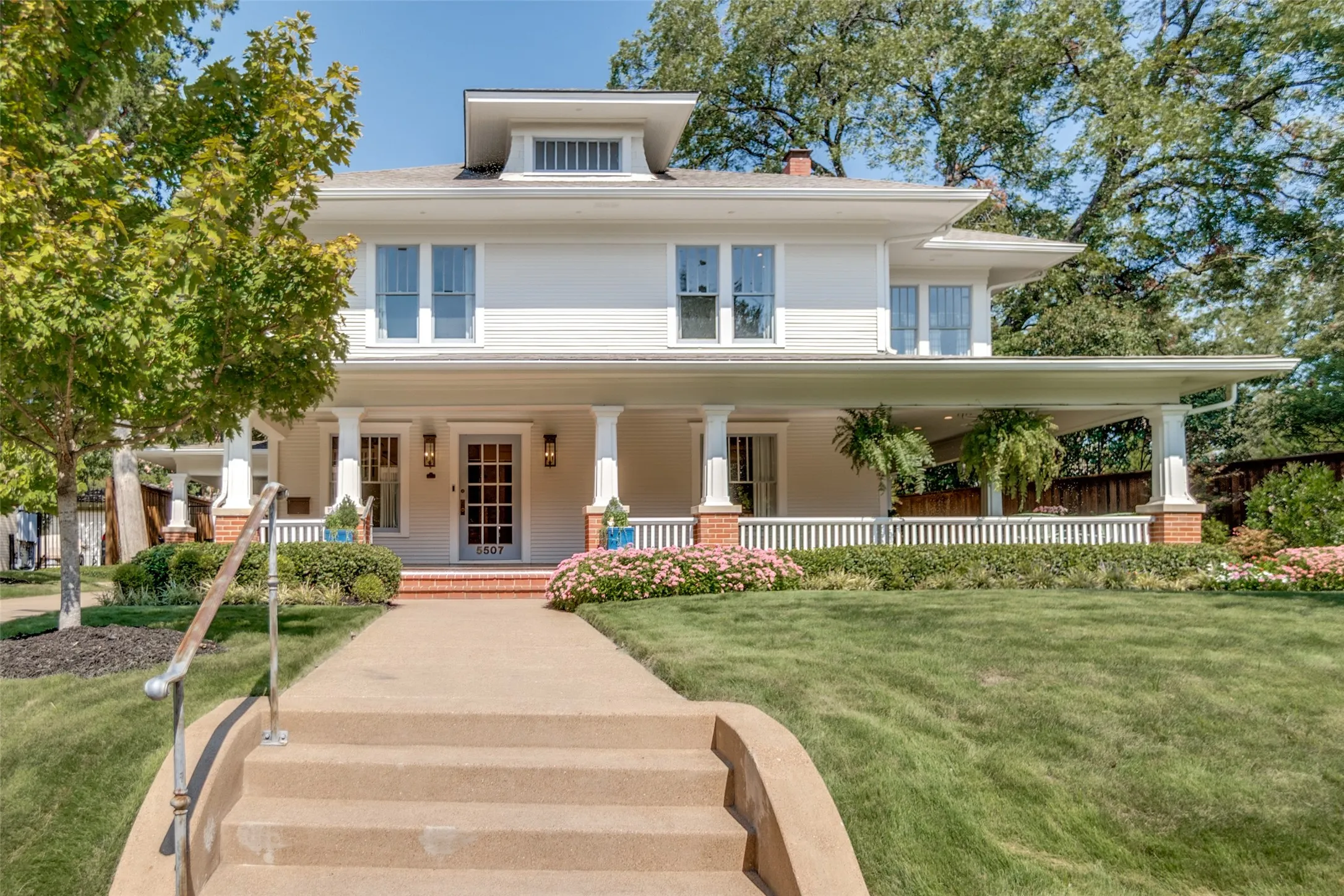 Single Family Residence For Sale in Dallas County , 5507 Bryan Street, Dallas, Texas 75206, 3 Bedroom, 4 Bathroom, 2 Garage spaces, 4,025 Sqft, built in 1915, mls#21408382, Real Estate Agent in Dallas, Homes For Sale in Dallas county, Homes For Sale in Dallas, Realtor in Dallas Texas, Real Estate Brokerage Independent Realty Texas, Luminita Cordes Realtor