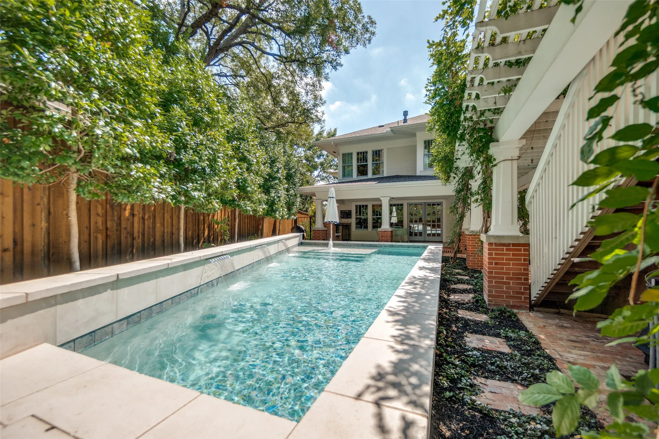 Single Family Residence For Sale in Dallas County , 5507 Bryan Street, Dallas, Texas 75206, 3 Bedroom, 4 Bathroom, 2 Garage spaces, 4,025 Sqft, built in 1915, mls#21408382, Real Estate Agent in Dallas, Homes For Sale in Dallas county, Homes For Sale in Dallas, Realtor in Dallas Texas, Real Estate Brokerage Independent Realty Texas, Luminita Cordes Realtor