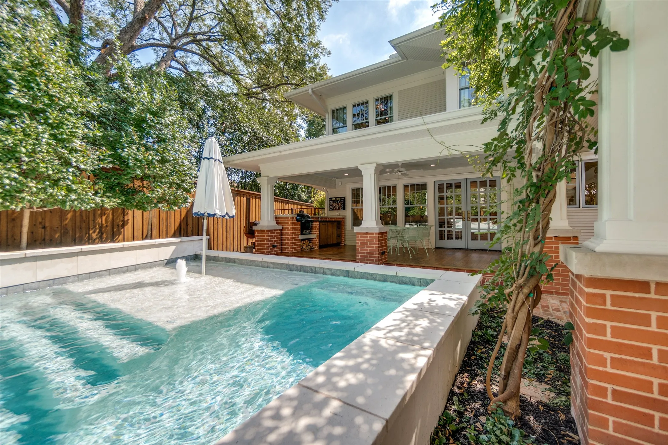 Single Family Residence For Sale in Dallas County , 5507 Bryan Street, Dallas, Texas 75206, 3 Bedroom, 4 Bathroom, 2 Garage spaces, 4,025 Sqft, built in 1915, mls#21408382, Real Estate Agent in Dallas, Homes For Sale in Dallas county, Homes For Sale in Dallas, Realtor in Dallas Texas, Real Estate Brokerage Independent Realty Texas, Luminita Cordes Realtor