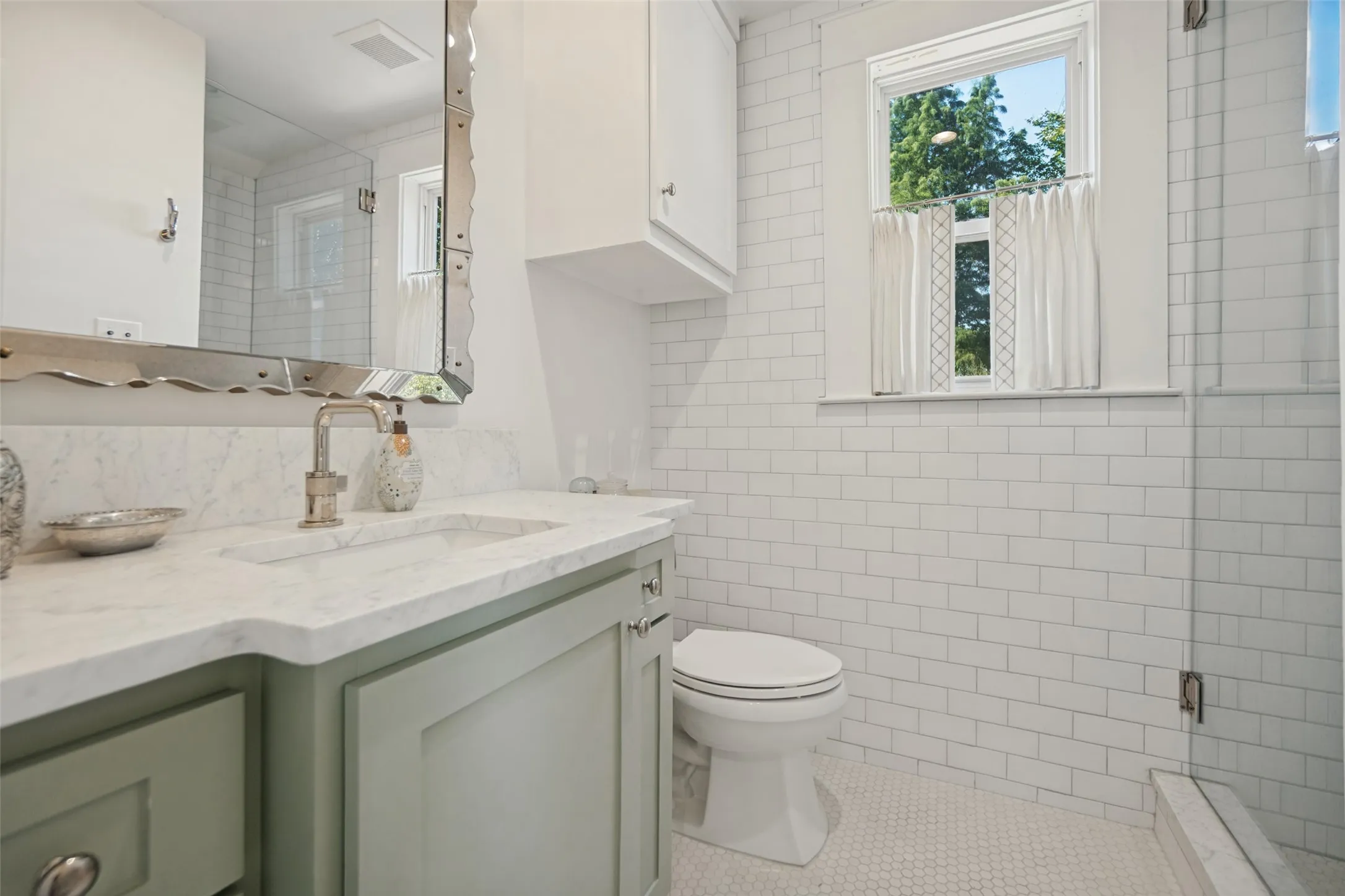 Single Family Residence For Sale in Dallas County , 5507 Bryan Street, Dallas, Texas 75206, 3 Bedroom, 4 Bathroom, 2 Garage spaces, 4,025 Sqft, built in 1915, mls#21408382, Real Estate Agent in Dallas, Homes For Sale in Dallas county, Homes For Sale in Dallas, Realtor in Dallas Texas, Real Estate Brokerage Independent Realty Texas, Luminita Cordes Realtor
