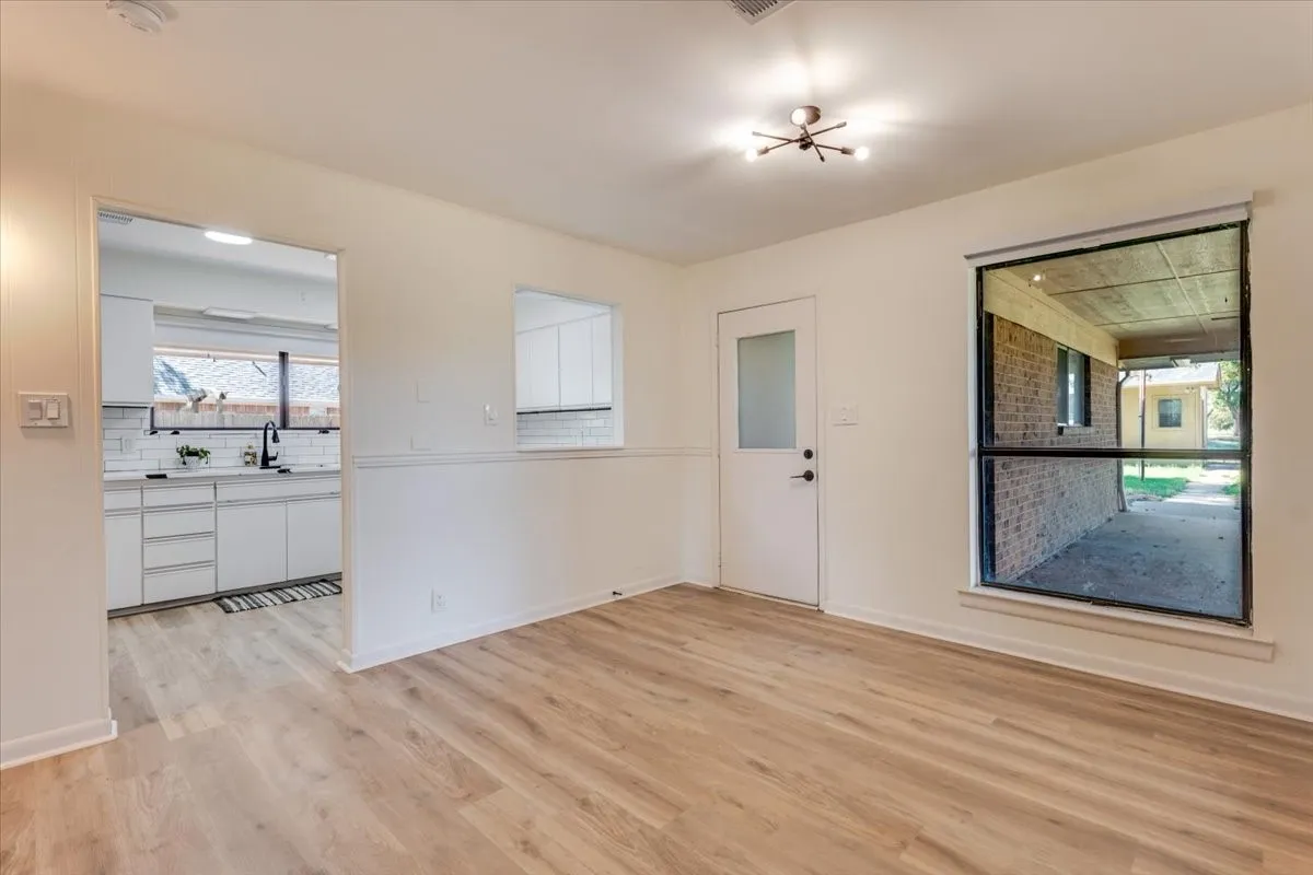 Single Family Residence For Sale in Hood County , 8105 Ravenswood Road, Granbury, Texas 76049, 3 Bedroom, 2 Bathroom, 3 Garage spaces, 1,714 Sqft, built in 1978, mls#21400812, Real Estate Agent in Granbury, Homes For Sale in Hood county, Homes For Sale in Granbury, Realtor in Granbury Texas, Real Estate Brokerage Independent Realty Texas, Luminita Cordes Realtor