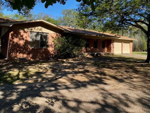 Single Family Residence For Sale in Henderson County , 4585 CR 4509, Athens, Texas 75751, 3 Bedroom, 2 Bathroom, 2 Garage spaces, 2,120 Sqft, built in 1963, mls#21408469, Real Estate Agent in Athens, Homes For Sale in Henderson county, Homes For Sale in Athens, Realtor in Athens Texas, Real Estate Brokerage Independent Realty Texas, Luminita Cordes Realtor