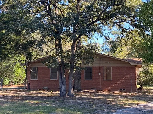 Single Family Residence For Sale in Henderson County , 4585 CR 4509, Athens, Texas 75751, 3 Bedroom, 2 Bathroom, 2 Garage spaces, 2,120 Sqft, built in 1963, mls#21408469, Real Estate Agent in Athens, Homes For Sale in Henderson county, Homes For Sale in Athens, Realtor in Athens Texas, Real Estate Brokerage Independent Realty Texas, Luminita Cordes Realtor