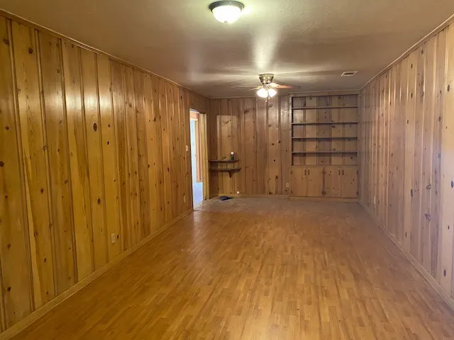 Single Family Residence For Sale in Henderson County , 4585 CR 4509, Athens, Texas 75751, 3 Bedroom, 2 Bathroom, 2 Garage spaces, 2,120 Sqft, built in 1963, mls#21408469, Real Estate Agent in Athens, Homes For Sale in Henderson county, Homes For Sale in Athens, Realtor in Athens Texas, Real Estate Brokerage Independent Realty Texas, Luminita Cordes Realtor