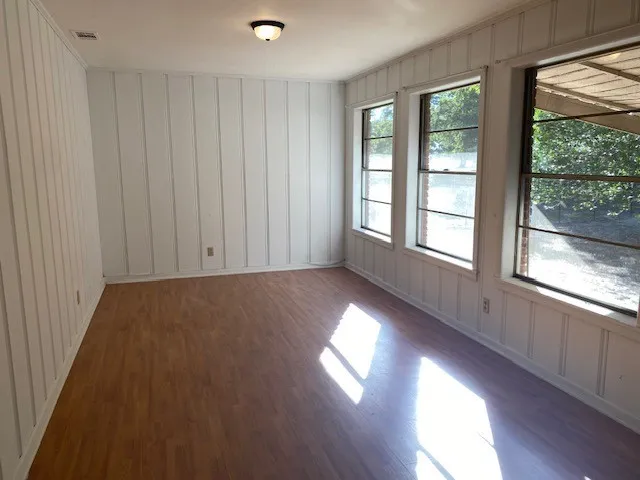 Single Family Residence For Sale in Henderson County , 4585 CR 4509, Athens, Texas 75751, 3 Bedroom, 2 Bathroom, 2 Garage spaces, 2,120 Sqft, built in 1963, mls#21408469, Real Estate Agent in Athens, Homes For Sale in Henderson county, Homes For Sale in Athens, Realtor in Athens Texas, Real Estate Brokerage Independent Realty Texas, Luminita Cordes Realtor
