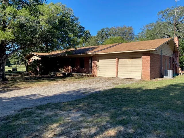 Single Family Residence For Sale in Henderson County , 4585 CR 4509, Athens, Texas 75751, 3 Bedroom, 2 Bathroom, 2 Garage spaces, 2,120 Sqft, built in 1963, mls#21408469, Real Estate Agent in Athens, Homes For Sale in Henderson county, Homes For Sale in Athens, Realtor in Athens Texas, Real Estate Brokerage Independent Realty Texas, Luminita Cordes Realtor