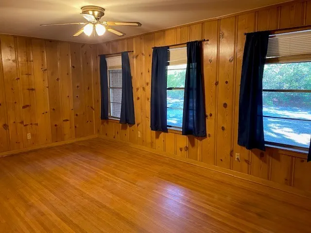 Single Family Residence For Sale in Henderson County , 4585 CR 4509, Athens, Texas 75751, 3 Bedroom, 2 Bathroom, 2 Garage spaces, 2,120 Sqft, built in 1963, mls#21408469, Real Estate Agent in Athens, Homes For Sale in Henderson county, Homes For Sale in Athens, Realtor in Athens Texas, Real Estate Brokerage Independent Realty Texas, Luminita Cordes Realtor