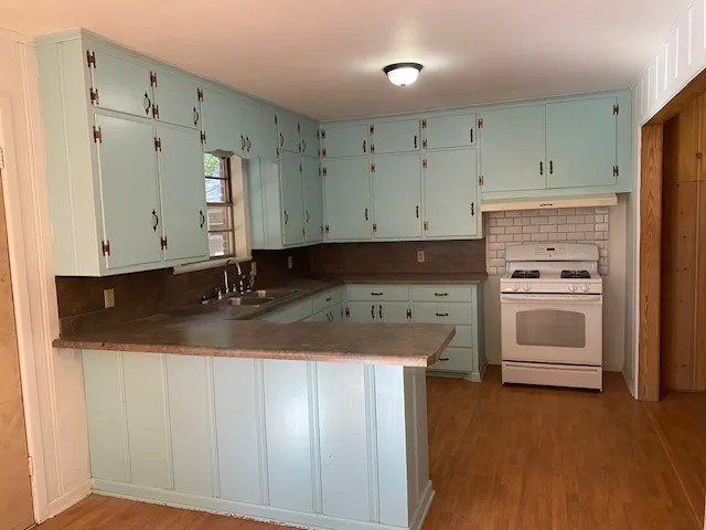 Single Family Residence For Sale in Henderson County , 4585 CR 4509, Athens, Texas 75751, 3 Bedroom, 2 Bathroom, 2 Garage spaces, 2,120 Sqft, built in 1963, mls#21408469, Real Estate Agent in Athens, Homes For Sale in Henderson county, Homes For Sale in Athens, Realtor in Athens Texas, Real Estate Brokerage Independent Realty Texas, Luminita Cordes Realtor