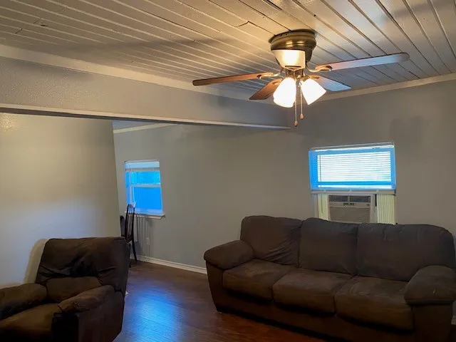 Single Family Residence For Sale in Henderson County , 4585 CR 4509, Athens, Texas 75751, 3 Bedroom, 2 Bathroom, 2 Garage spaces, 2,120 Sqft, built in 1963, mls#21408469, Real Estate Agent in Athens, Homes For Sale in Henderson county, Homes For Sale in Athens, Realtor in Athens Texas, Real Estate Brokerage Independent Realty Texas, Luminita Cordes Realtor
