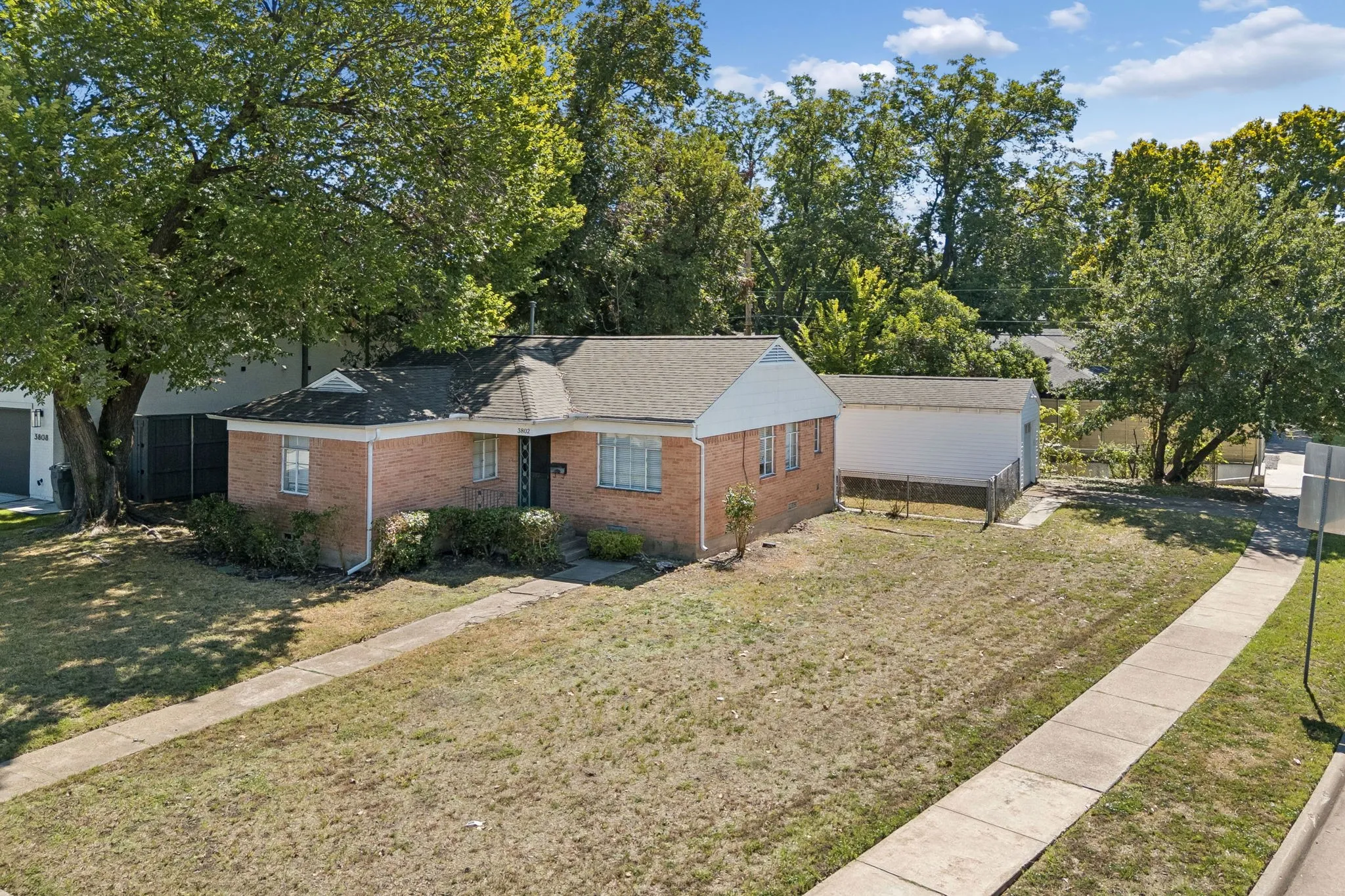 Aerial view from the corner of Dunhaven & Mixon looking south to the property