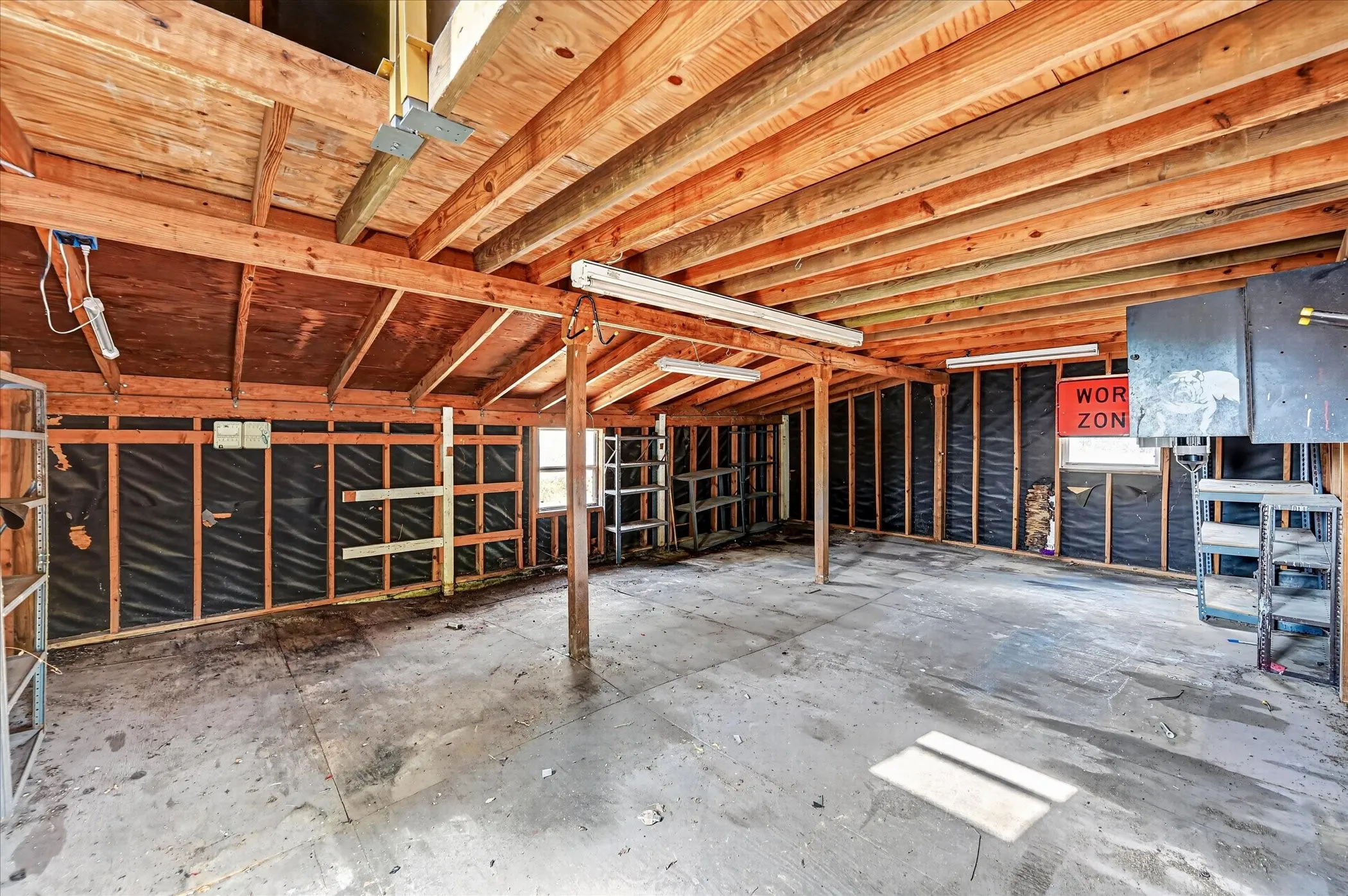 Single Family Residence For Sale in Ellis County , 113 Bow Creek Circle, Red Oak, Texas 75154, 3 Bedroom, 2 Bathroom, 2 Garage spaces, 1,714 Sqft, built in 1978, mls#21402388, Real Estate Agent in Red Oak, Homes For Sale in Ellis county, Homes For Sale in Red Oak, Realtor in Red Oak Texas, Real Estate Brokerage Independent Realty Texas, Luminita Cordes Realtor