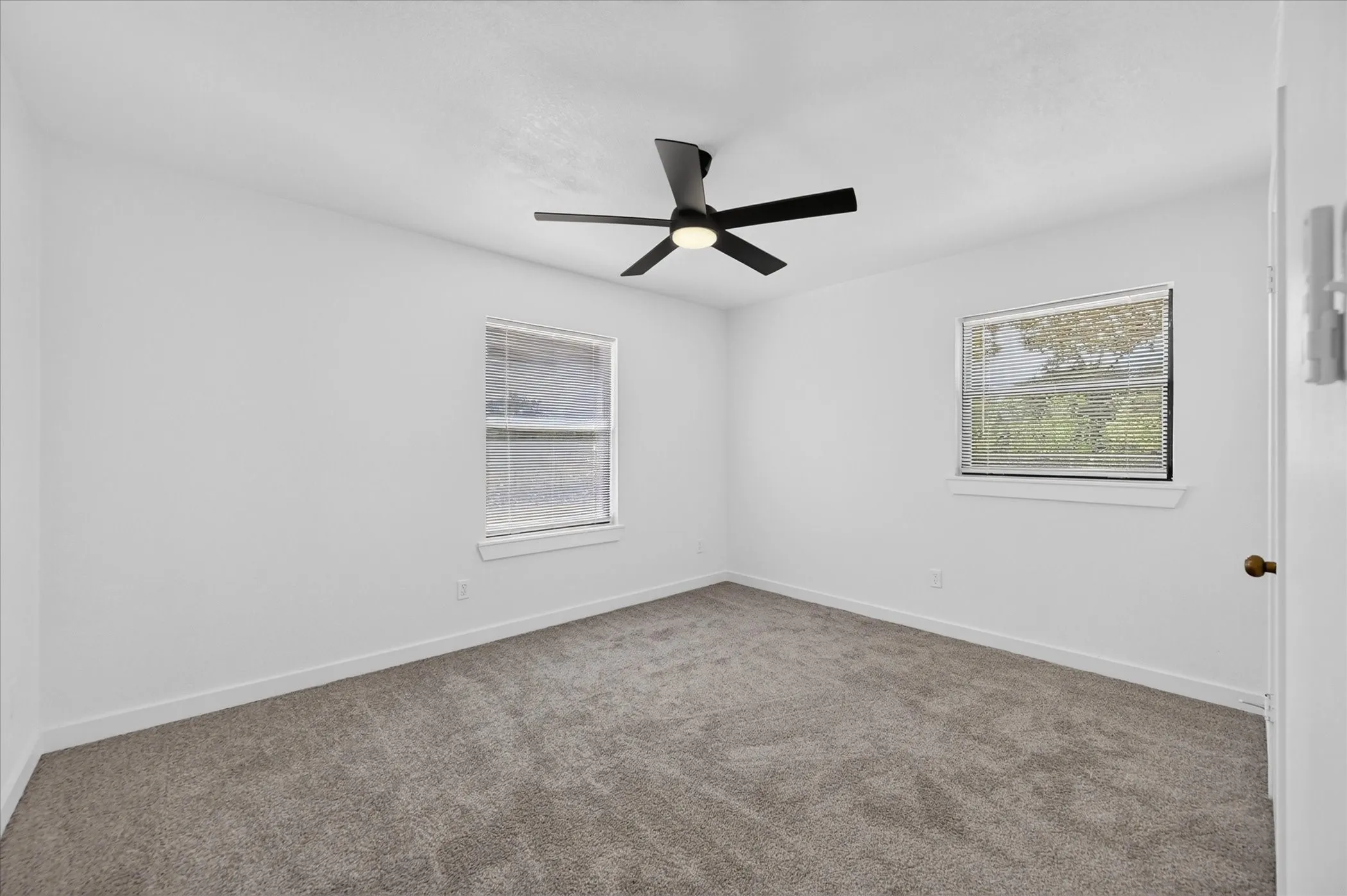 Single Family Residence For Sale in Ellis County , 113 Bow Creek Circle, Red Oak, Texas 75154, 3 Bedroom, 2 Bathroom, 2 Garage spaces, 1,714 Sqft, built in 1978, mls#21402388, Real Estate Agent in Red Oak, Homes For Sale in Ellis county, Homes For Sale in Red Oak, Realtor in Red Oak Texas, Real Estate Brokerage Independent Realty Texas, Luminita Cordes Realtor