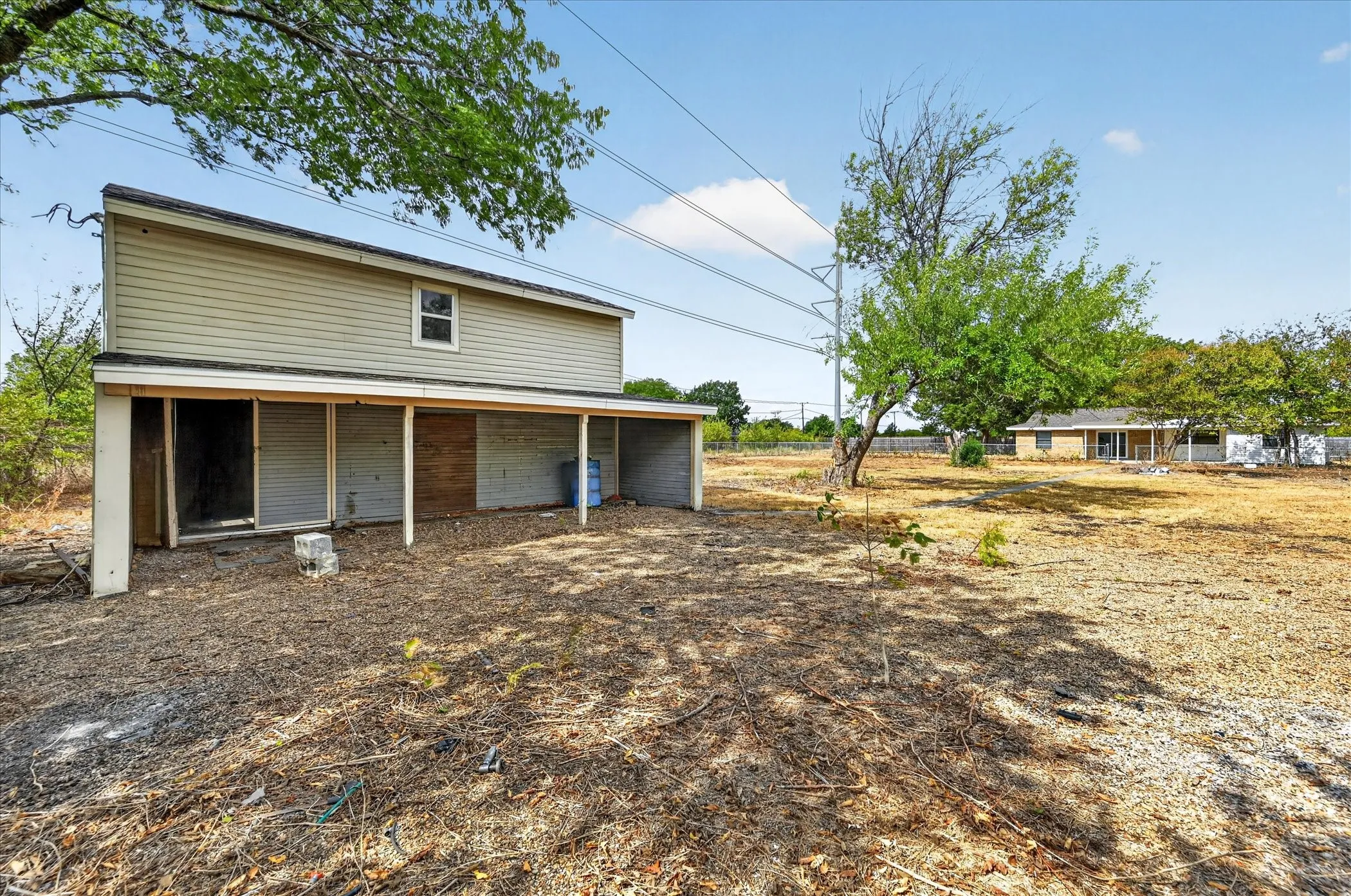 Single Family Residence For Sale in Ellis County , 113 Bow Creek Circle, Red Oak, Texas 75154, 3 Bedroom, 2 Bathroom, 2 Garage spaces, 1,714 Sqft, built in 1978, mls#21402388, Real Estate Agent in Red Oak, Homes For Sale in Ellis county, Homes For Sale in Red Oak, Realtor in Red Oak Texas, Real Estate Brokerage Independent Realty Texas, Luminita Cordes Realtor