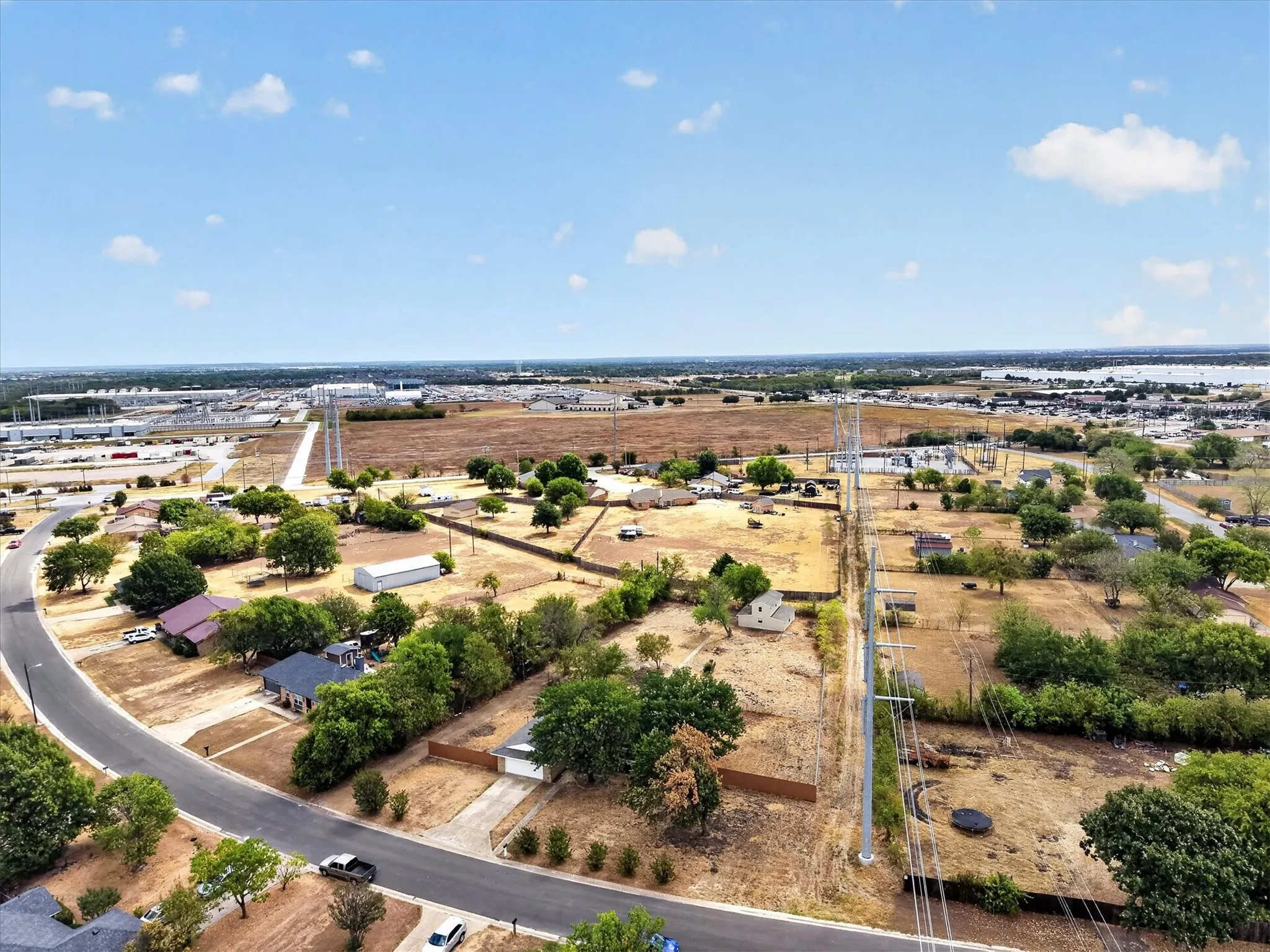 Single Family Residence For Sale in Ellis County , 113 Bow Creek Circle, Red Oak, Texas 75154, 3 Bedroom, 2 Bathroom, 2 Garage spaces, 1,714 Sqft, built in 1978, mls#21402388, Real Estate Agent in Red Oak, Homes For Sale in Ellis county, Homes For Sale in Red Oak, Realtor in Red Oak Texas, Real Estate Brokerage Independent Realty Texas, Luminita Cordes Realtor