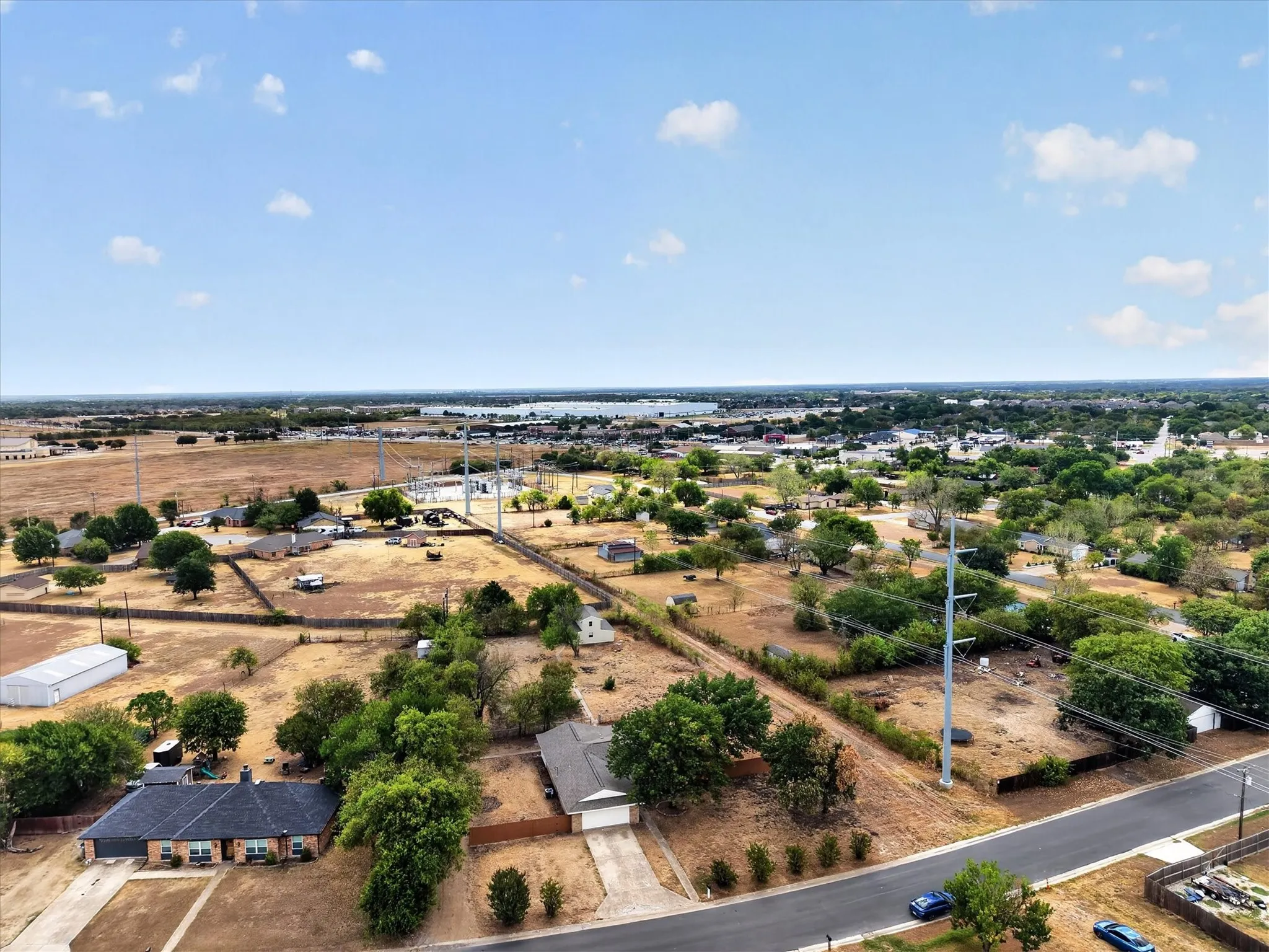 Single Family Residence For Sale in Ellis County , 113 Bow Creek Circle, Red Oak, Texas 75154, 3 Bedroom, 2 Bathroom, 2 Garage spaces, 1,714 Sqft, built in 1978, mls#21402388, Real Estate Agent in Red Oak, Homes For Sale in Ellis county, Homes For Sale in Red Oak, Realtor in Red Oak Texas, Real Estate Brokerage Independent Realty Texas, Luminita Cordes Realtor