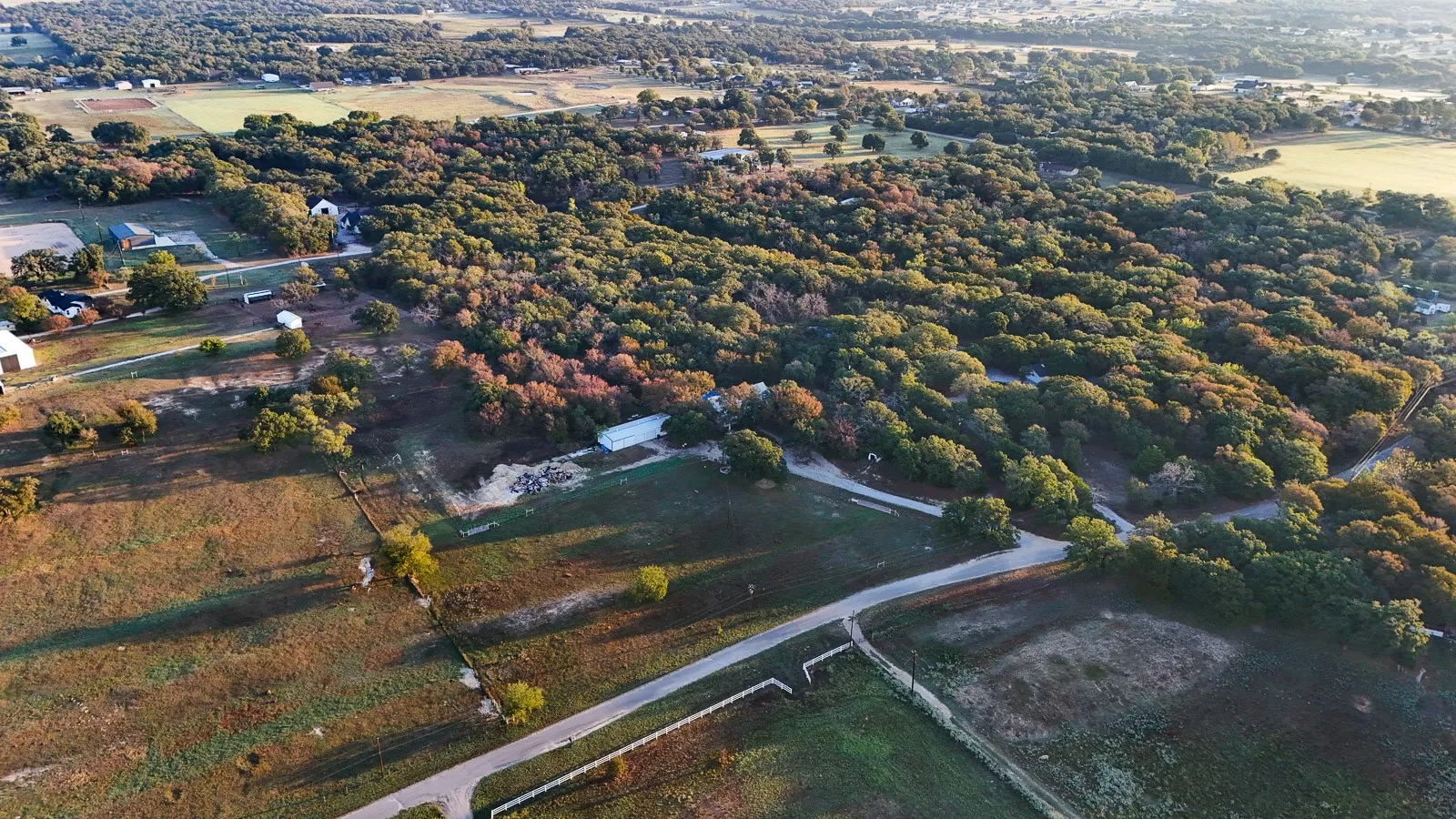 Single Family Residence For Sale in Parker County , 355 Carmen Street, Reno, Texas 76020, 3 Bedroom, 3 Bathroom, 3 Garage spaces, 2,518 Sqft, built in 1985, mls#21408390, Real Estate Agent in Reno, Homes For Sale in Parker county, Homes For Sale in Reno, Realtor in Reno Texas, Real Estate Brokerage Independent Realty Texas, Luminita Cordes Realtor