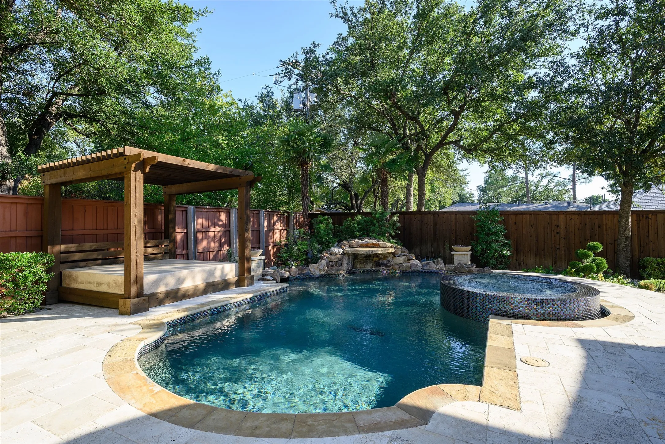 Single Family Residence For Sale in Dallas County , 6406 Deloache Avenue, Dallas, Texas 75225, 4 Bedroom, 6 Bathroom, 3 Garage spaces, 5,480 Sqft, built in 2012, mls#21407520, Real Estate Agent in Dallas, Homes For Sale in Dallas county, Homes For Sale in Dallas, Realtor in Dallas Texas, Real Estate Brokerage Independent Realty Texas, Luminita Cordes Realtor