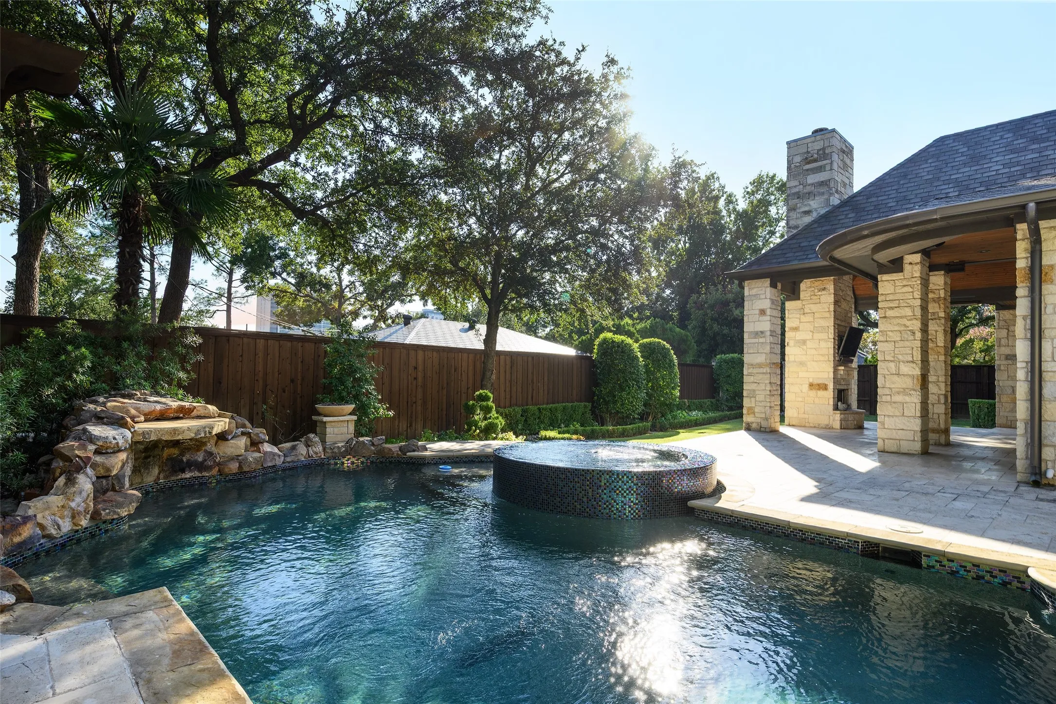 Single Family Residence For Sale in Dallas County , 6406 Deloache Avenue, Dallas, Texas 75225, 4 Bedroom, 6 Bathroom, 3 Garage spaces, 5,480 Sqft, built in 2012, mls#21407520, Real Estate Agent in Dallas, Homes For Sale in Dallas county, Homes For Sale in Dallas, Realtor in Dallas Texas, Real Estate Brokerage Independent Realty Texas, Luminita Cordes Realtor