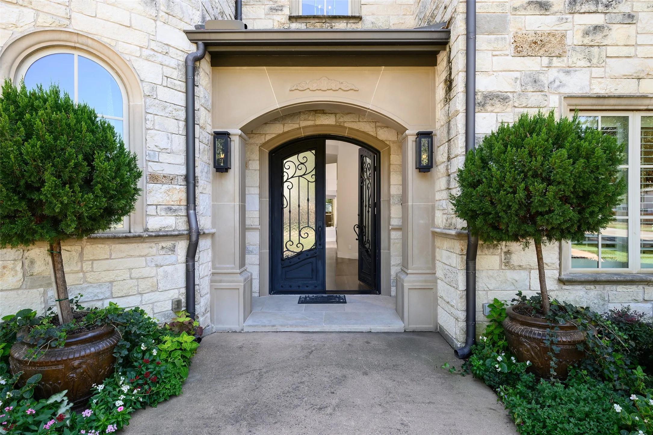 Single Family Residence For Sale in Dallas County , 6406 Deloache Avenue, Dallas, Texas 75225, 4 Bedroom, 6 Bathroom, 3 Garage spaces, 5,480 Sqft, built in 2012, mls#21407520, Real Estate Agent in Dallas, Homes For Sale in Dallas county, Homes For Sale in Dallas, Realtor in Dallas Texas, Real Estate Brokerage Independent Realty Texas, Luminita Cordes Realtor