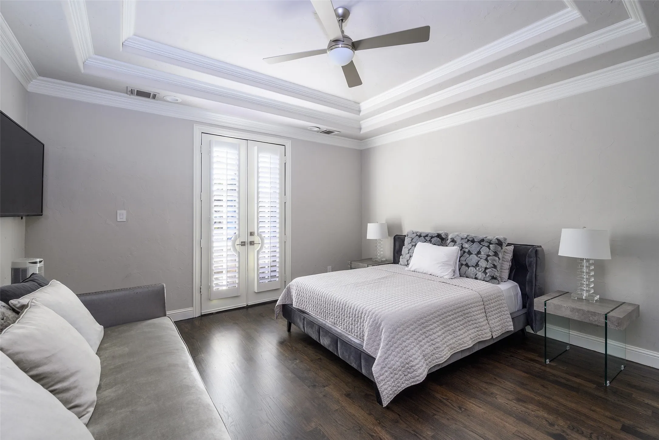 Single Family Residence For Sale in Dallas County , 6406 Deloache Avenue, Dallas, Texas 75225, 4 Bedroom, 6 Bathroom, 3 Garage spaces, 5,480 Sqft, built in 2012, mls#21407520, Real Estate Agent in Dallas, Homes For Sale in Dallas county, Homes For Sale in Dallas, Realtor in Dallas Texas, Real Estate Brokerage Independent Realty Texas, Luminita Cordes Realtor